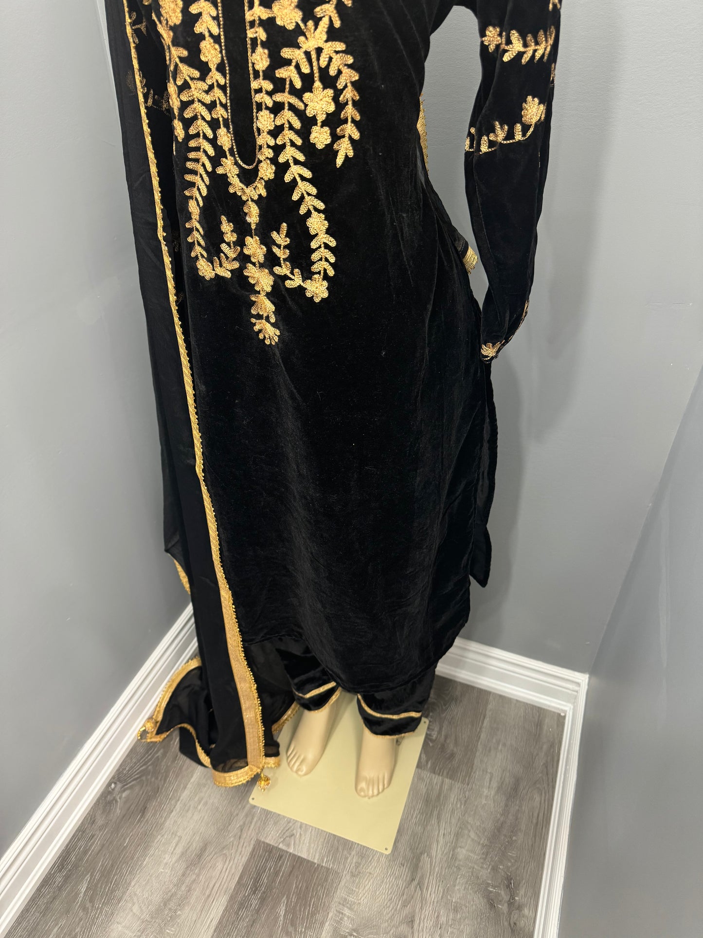 Kala Sona Readymade Velvet Suit