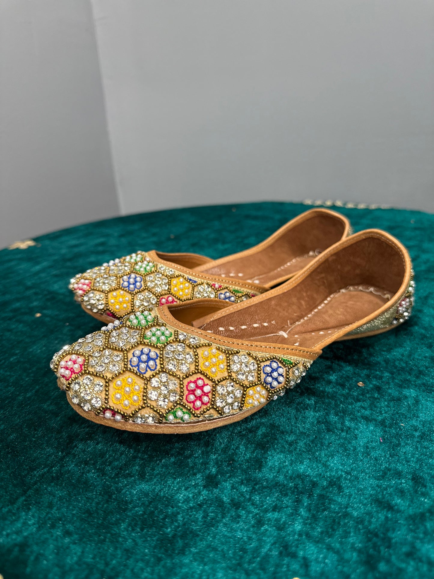 Mutli Stone Work Jutti