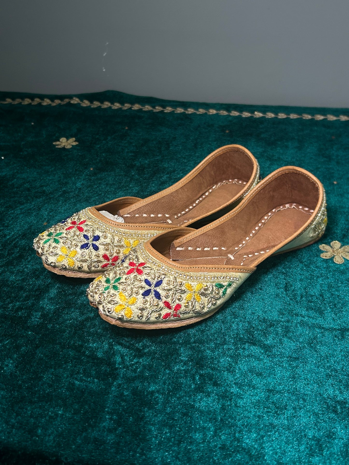 Golden Multicolour Star Jutti