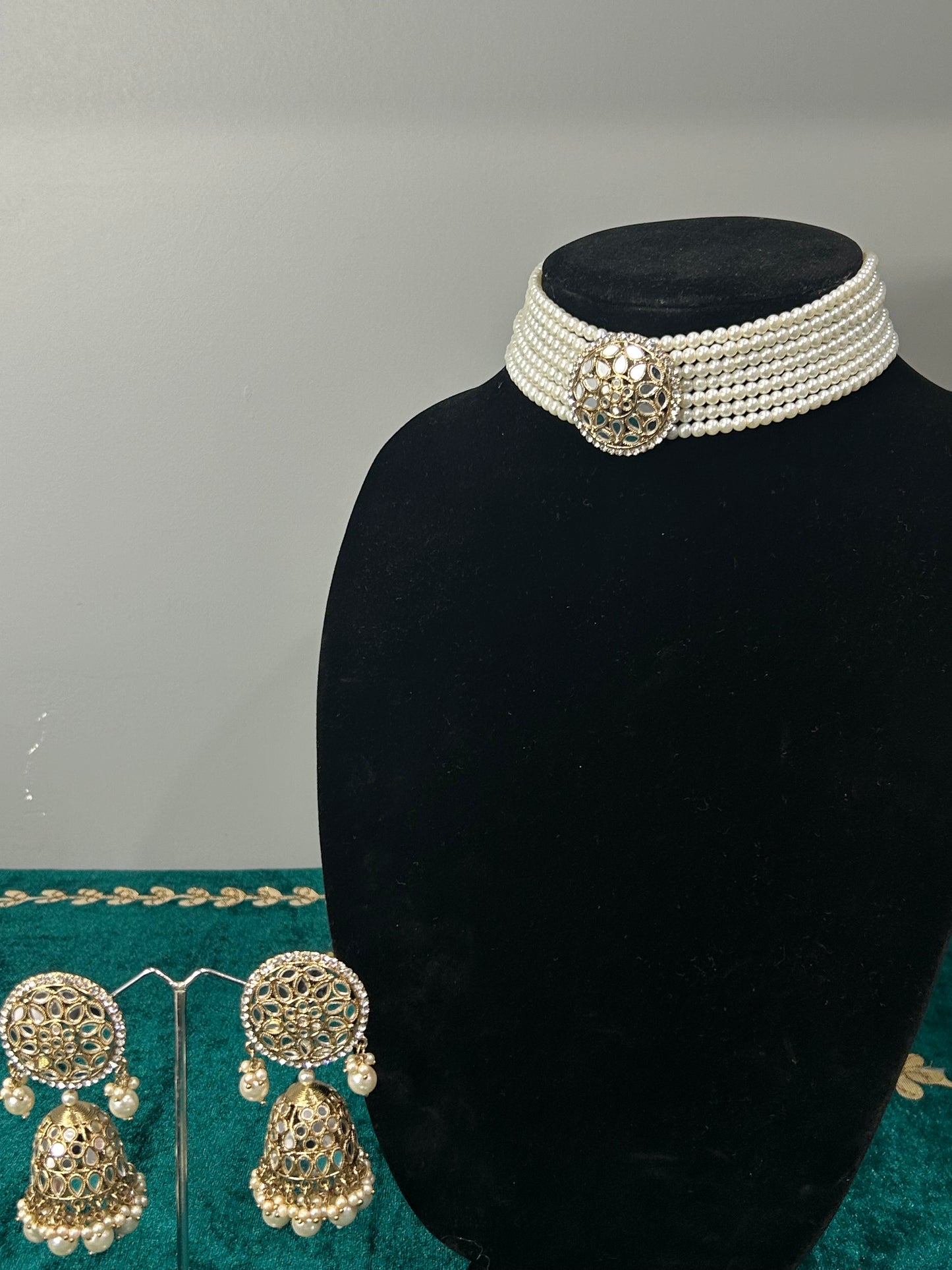 Classic White Pearl Gold Necklace Set