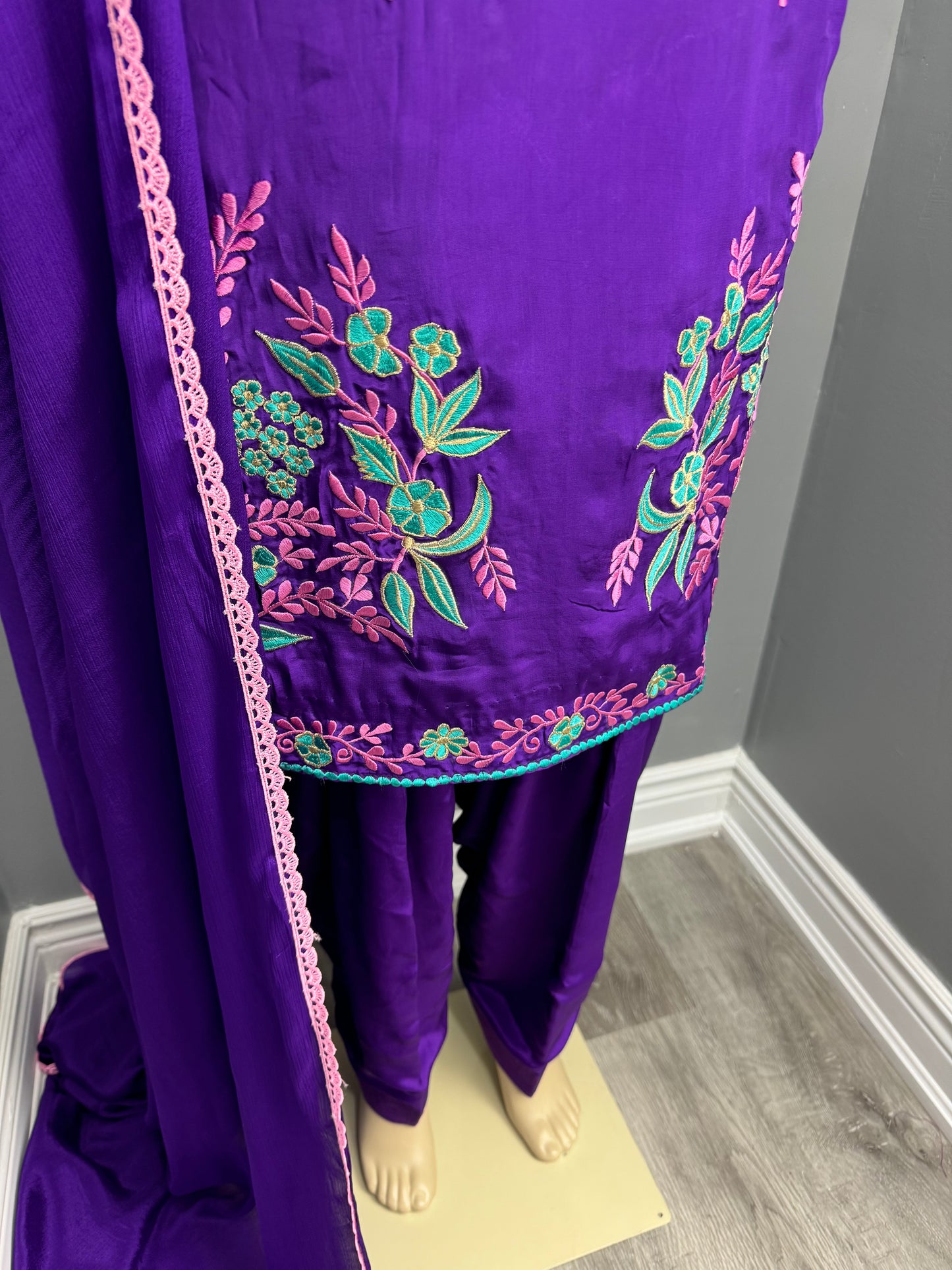 Ratanjot Salwar Suit