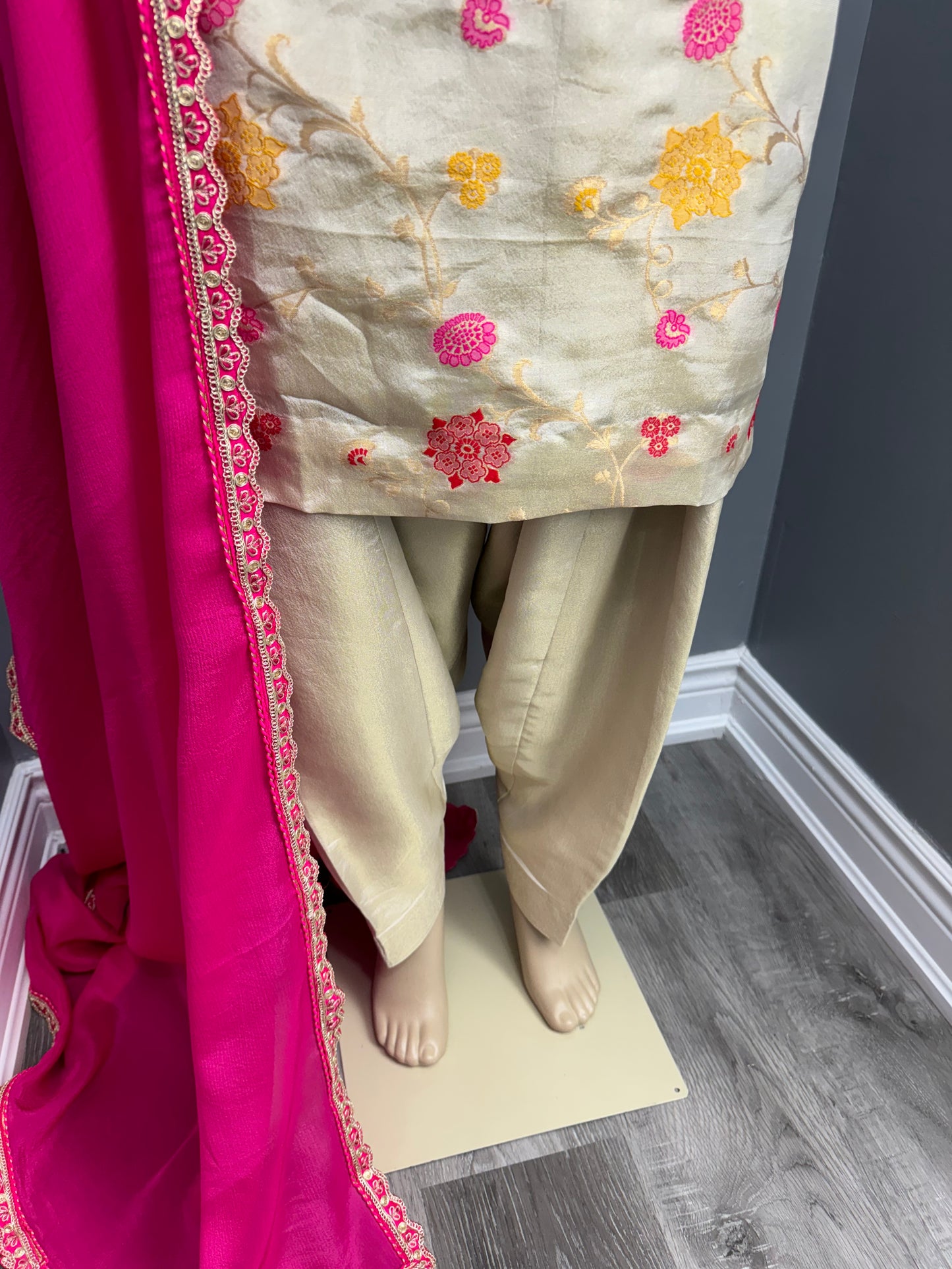 Shimmer Banar Salwar Suit