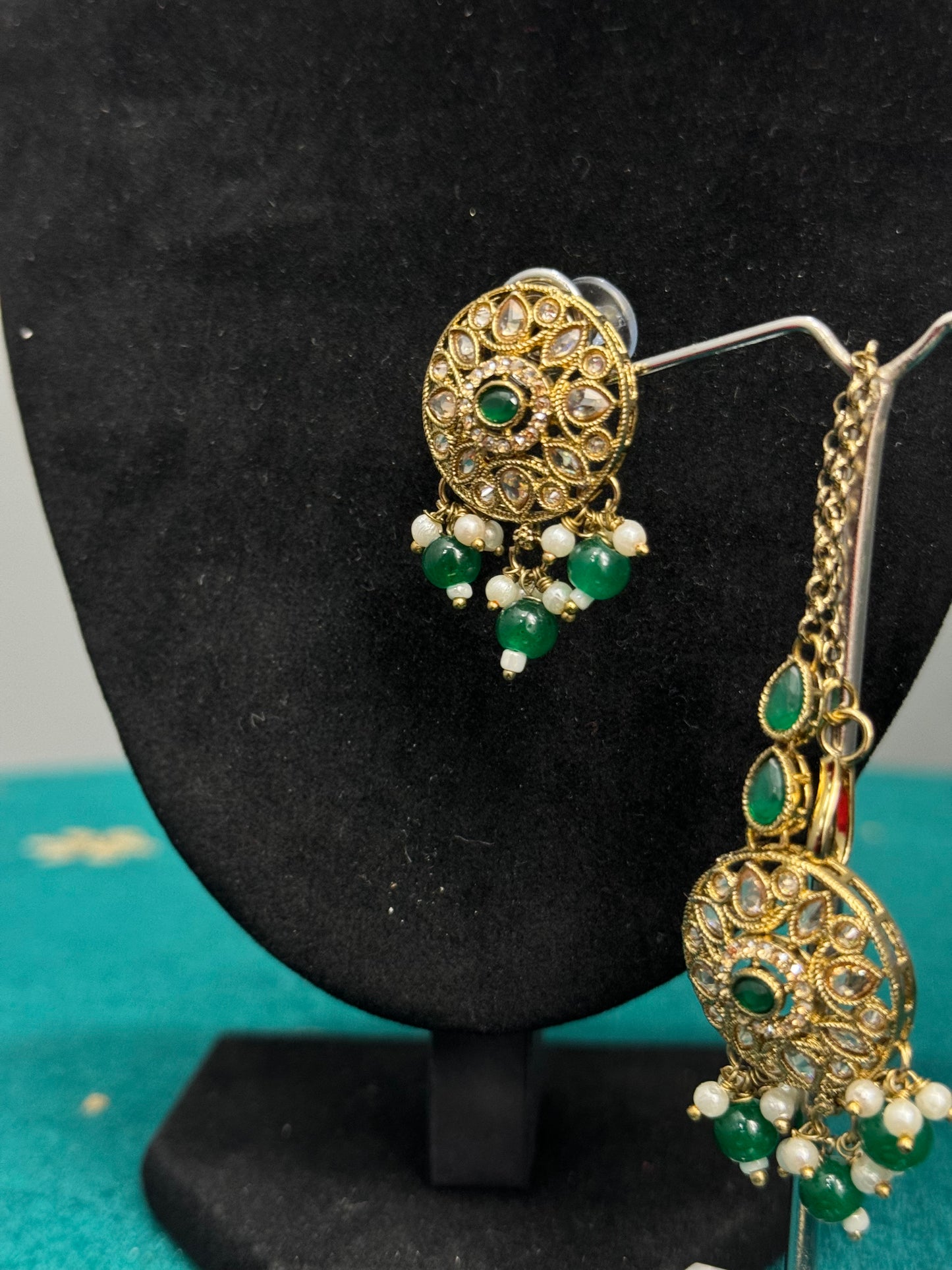 Elegant Green Stone Choker Set