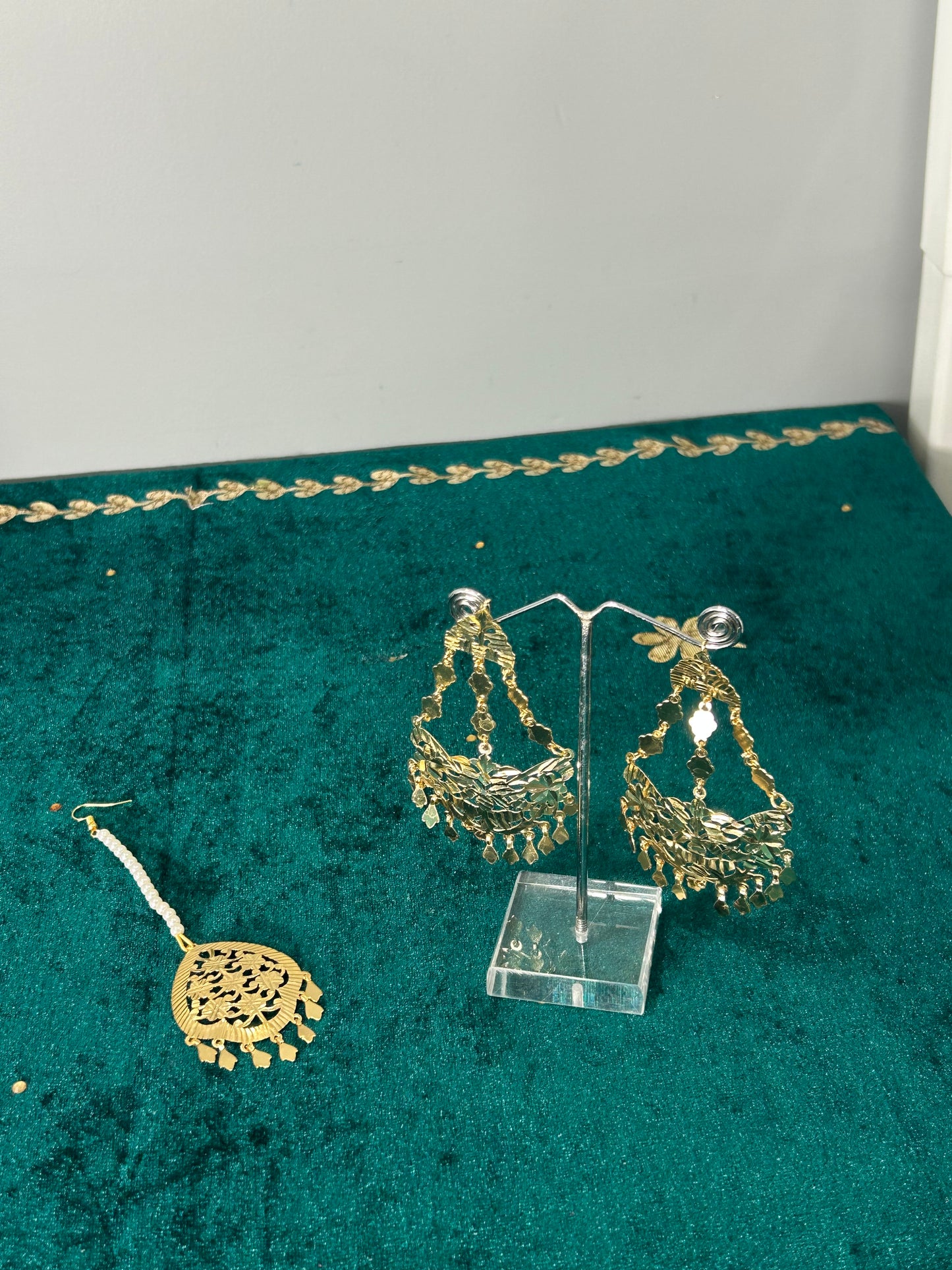 Kiran Jadau Necklace Set