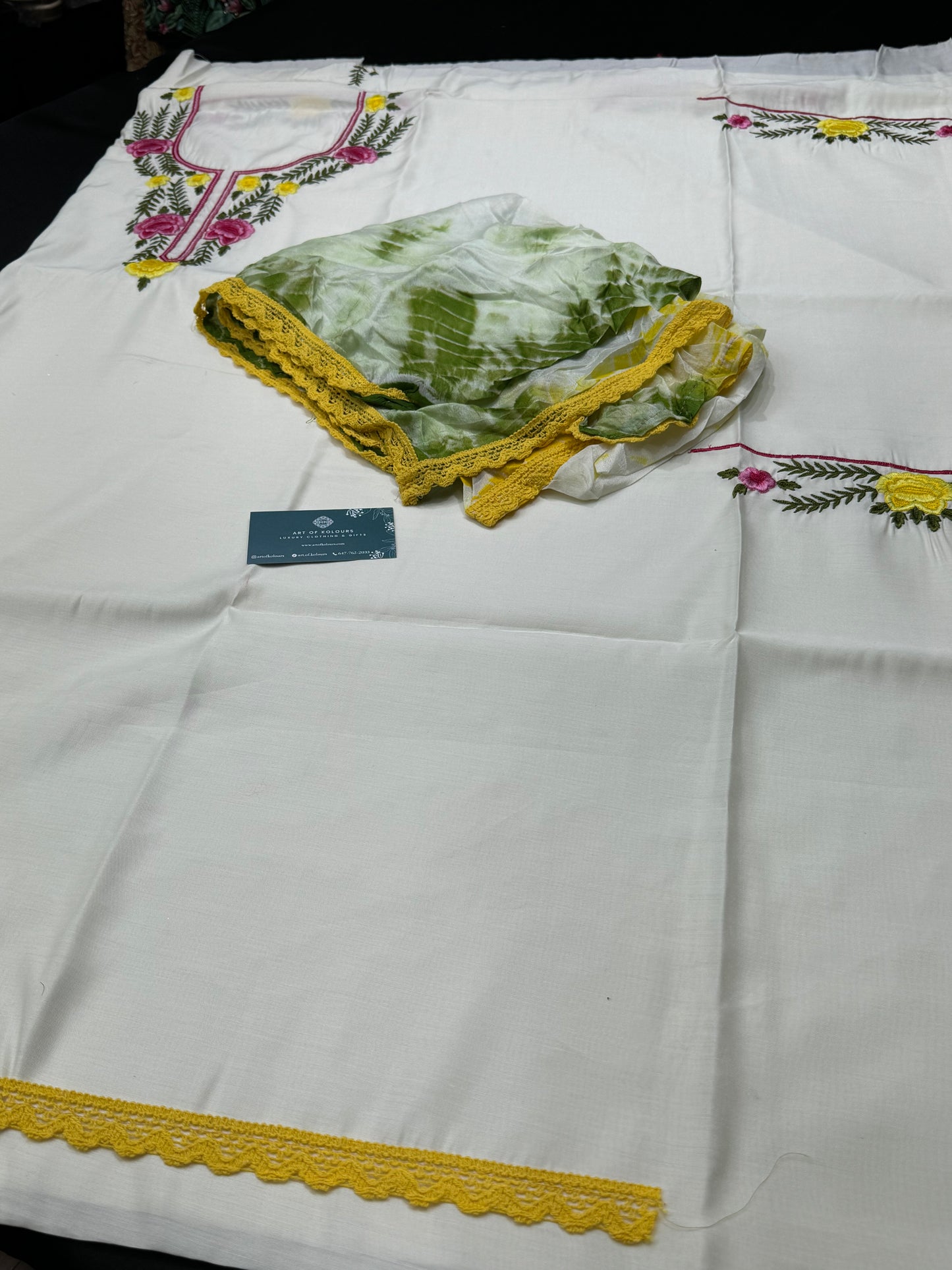 Chita Gulzar Phul Unstitched Suit