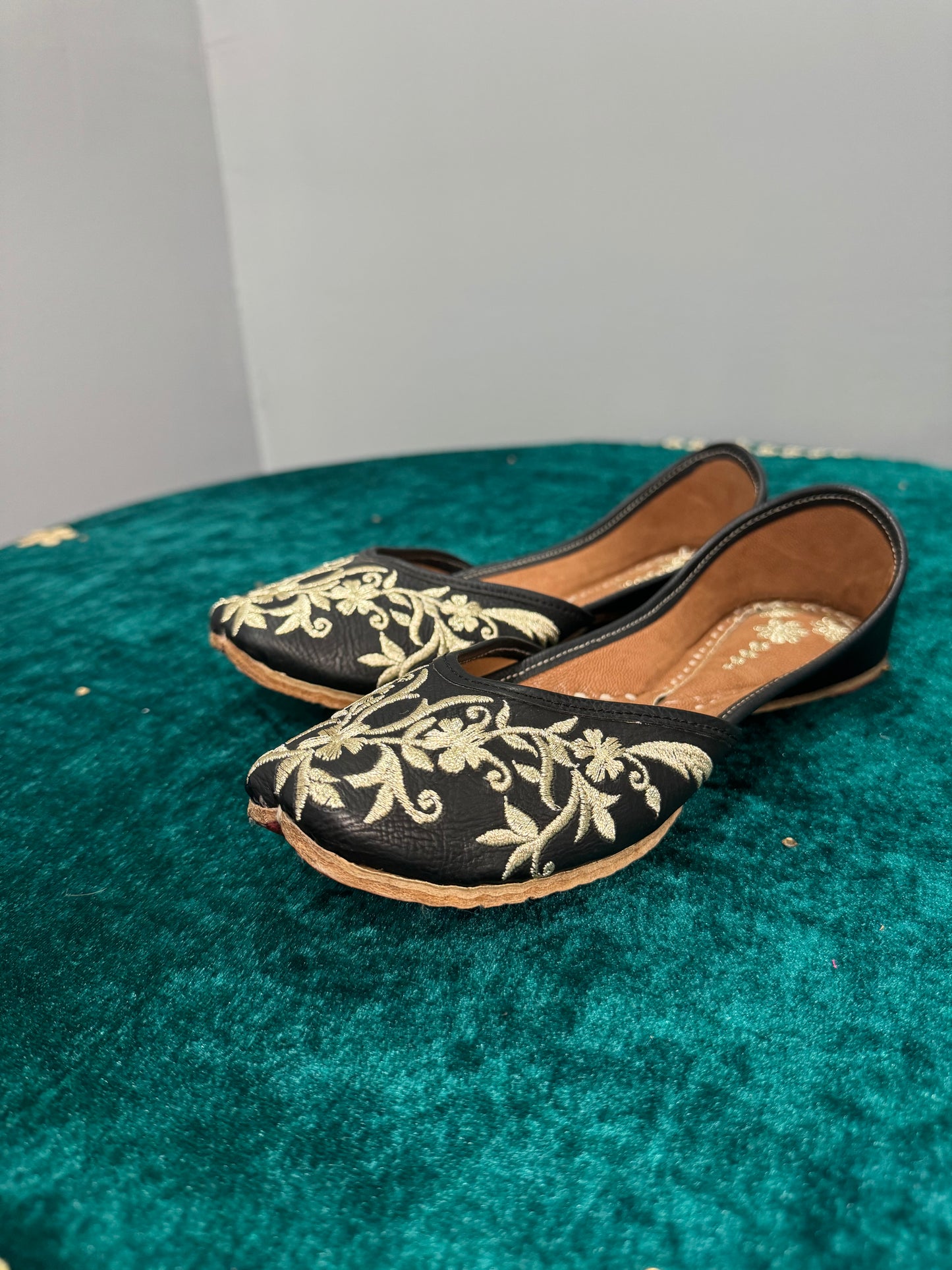 Black with Gold Work Jutti