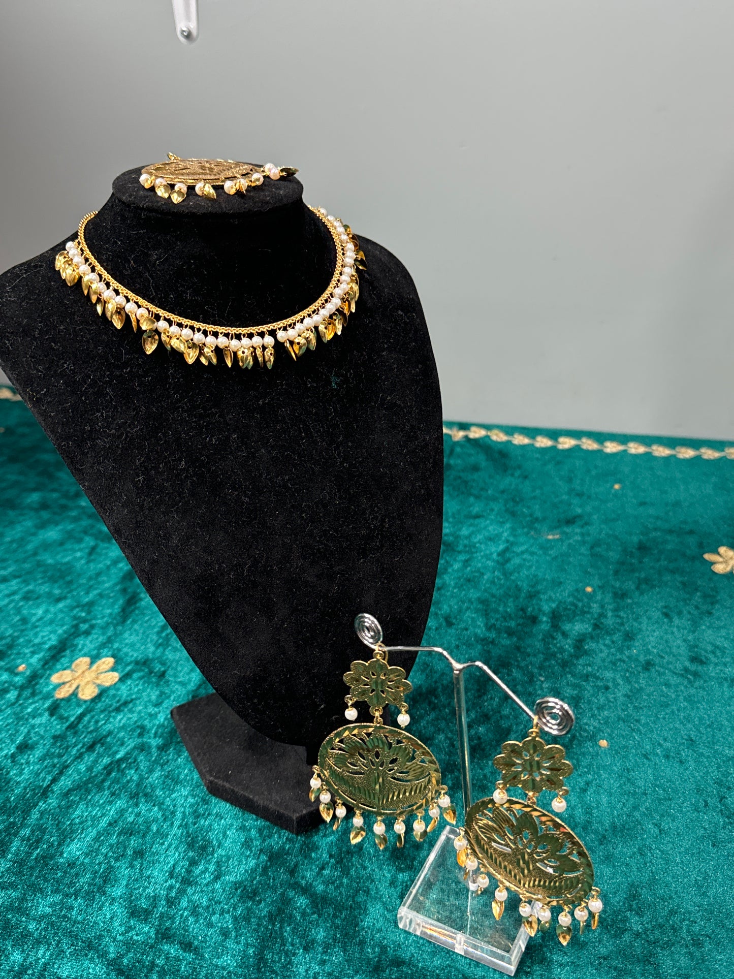 Pipal Pati Necklace Set