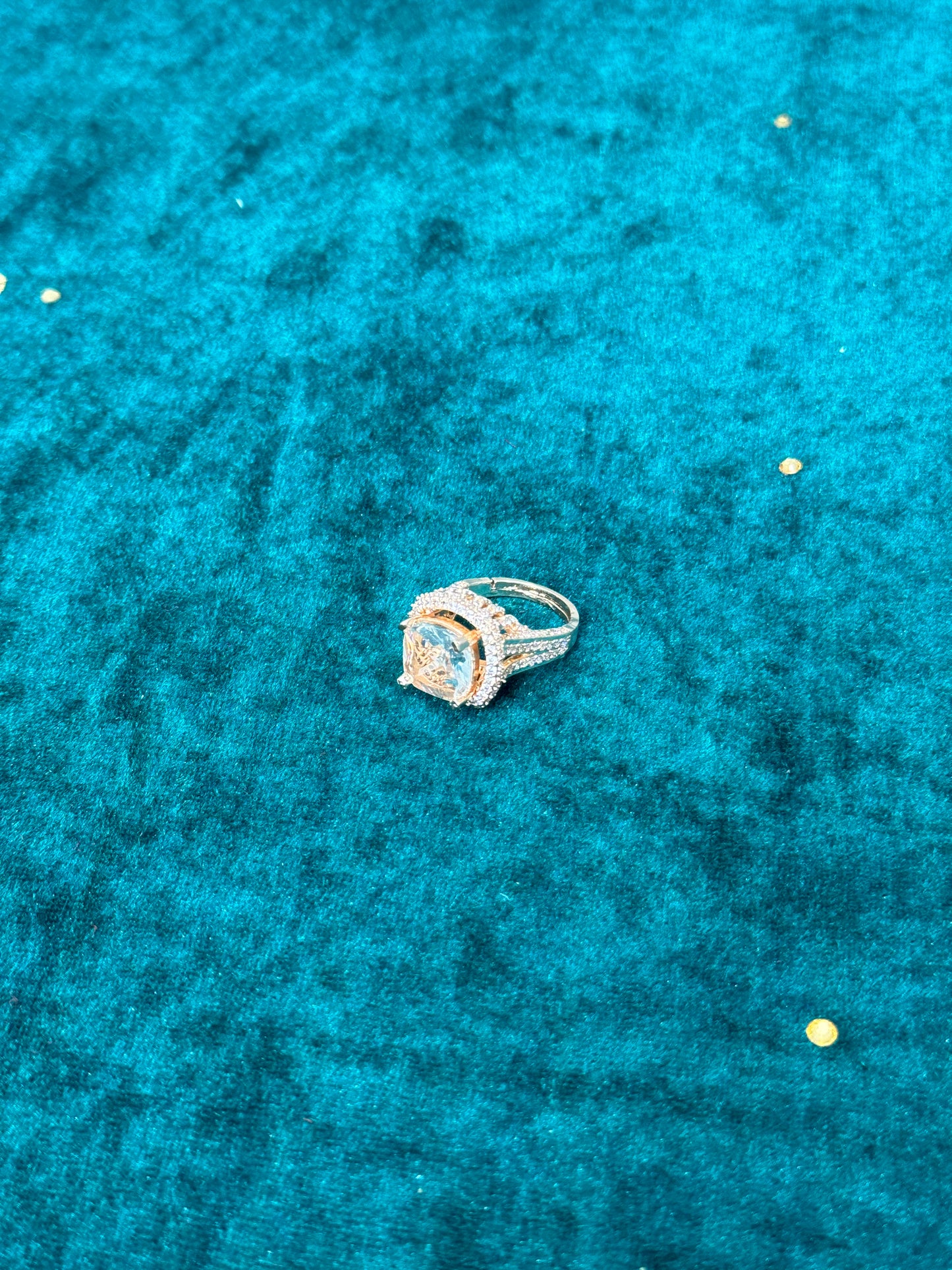 Gulzar White AD Ring