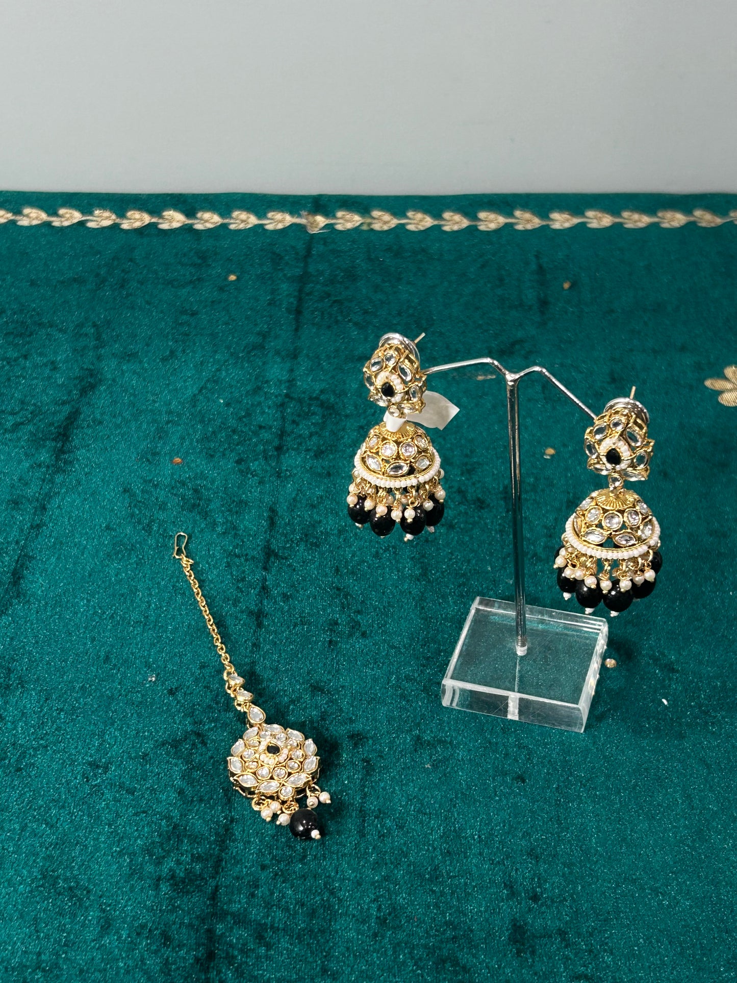 Black Kiya Earrings Tikka Set