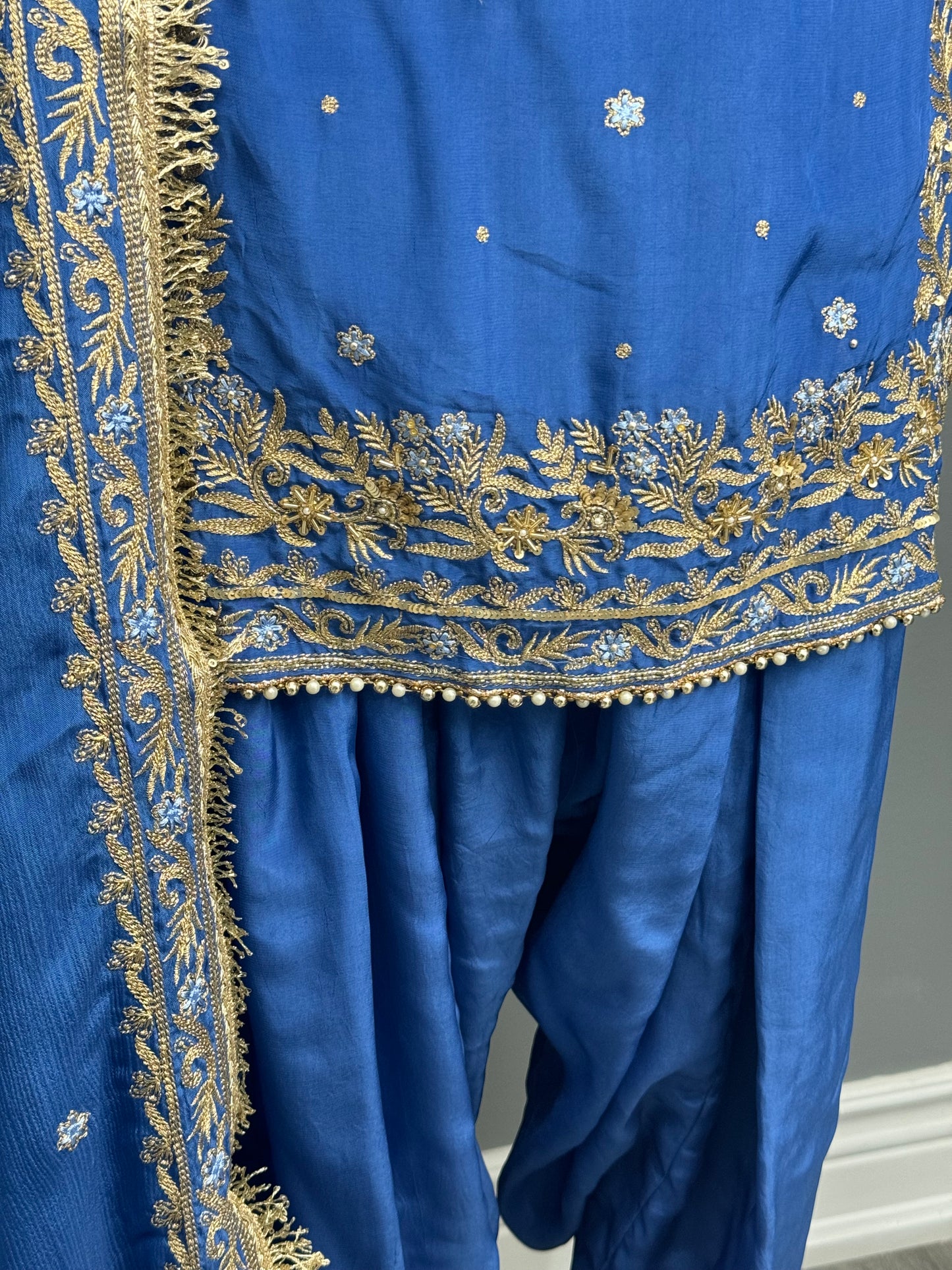 Sunehri Neal Salwar Suit