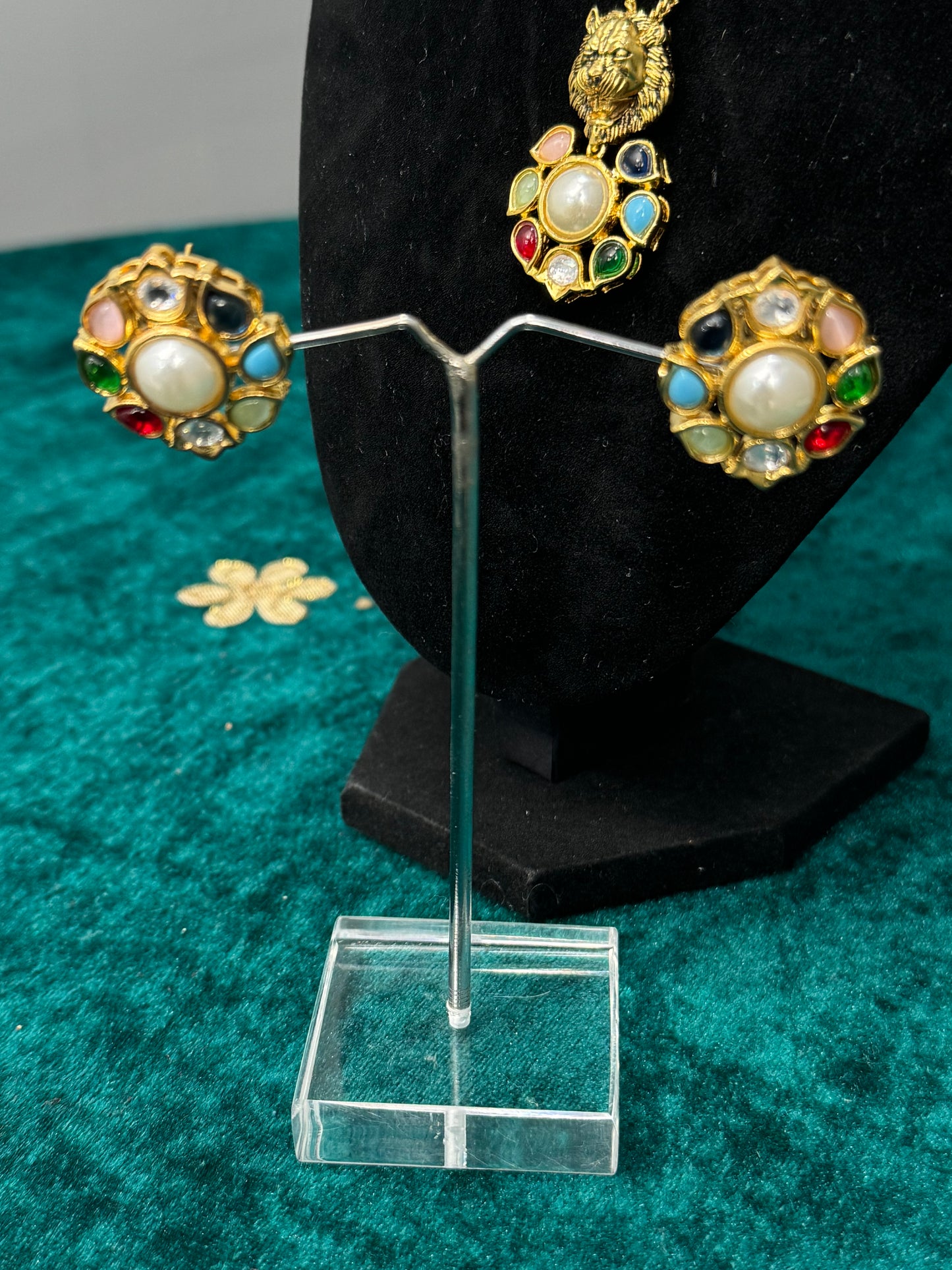 Pavi Pendent Set