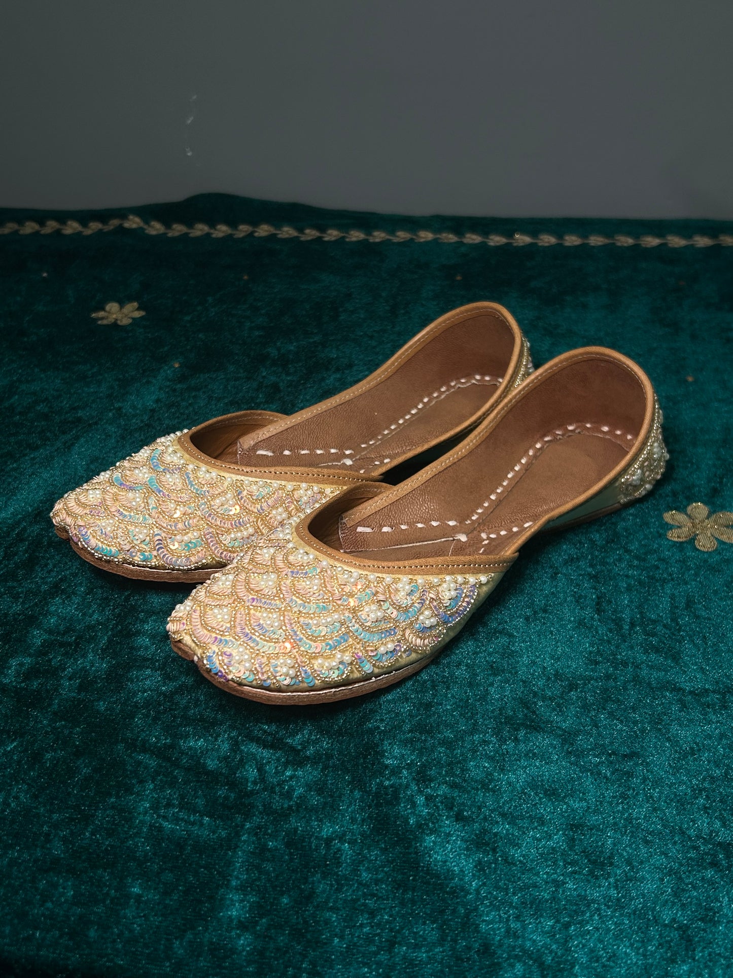 Gold Waterfall Jutti