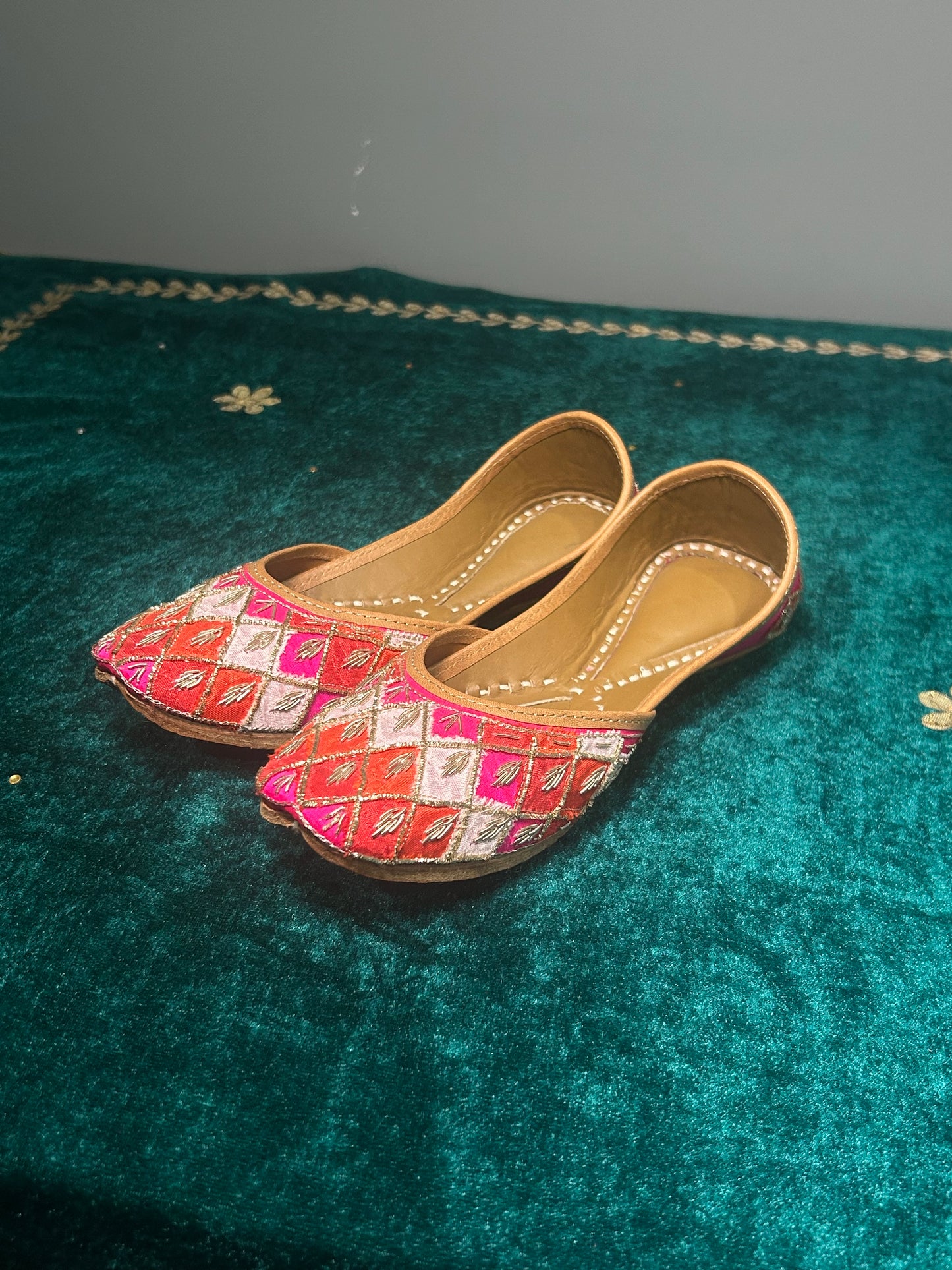 Handwork Phulkari Jutti