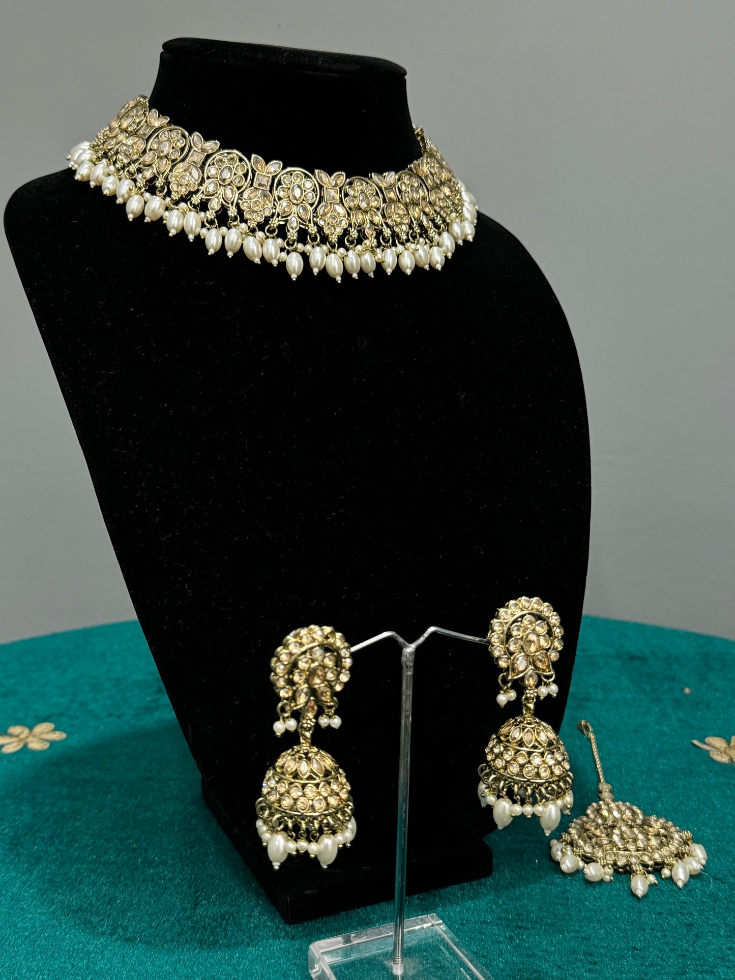 Regal Gold Pearl Choker Set