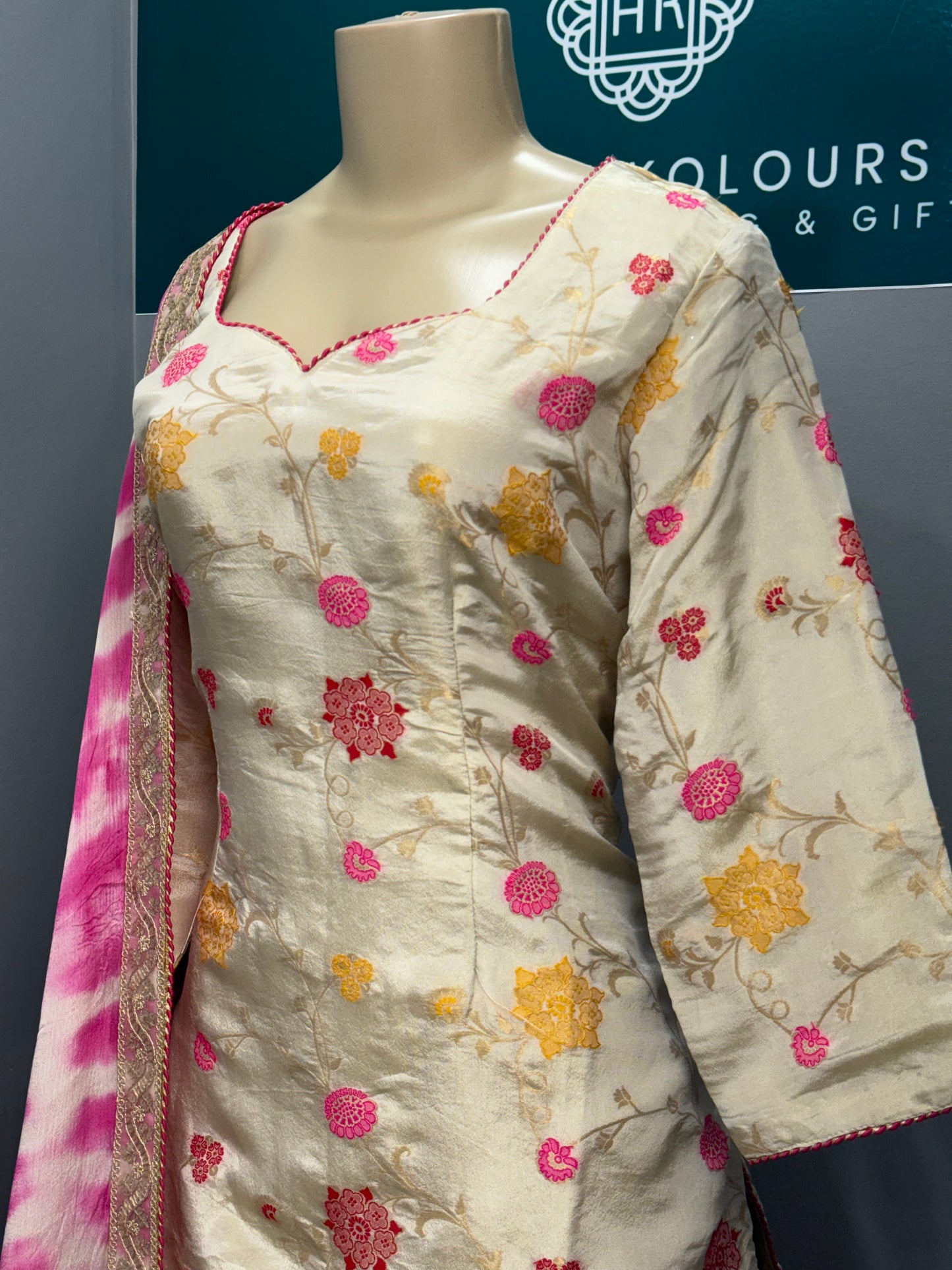 Shimmer Banar Salwar Suit