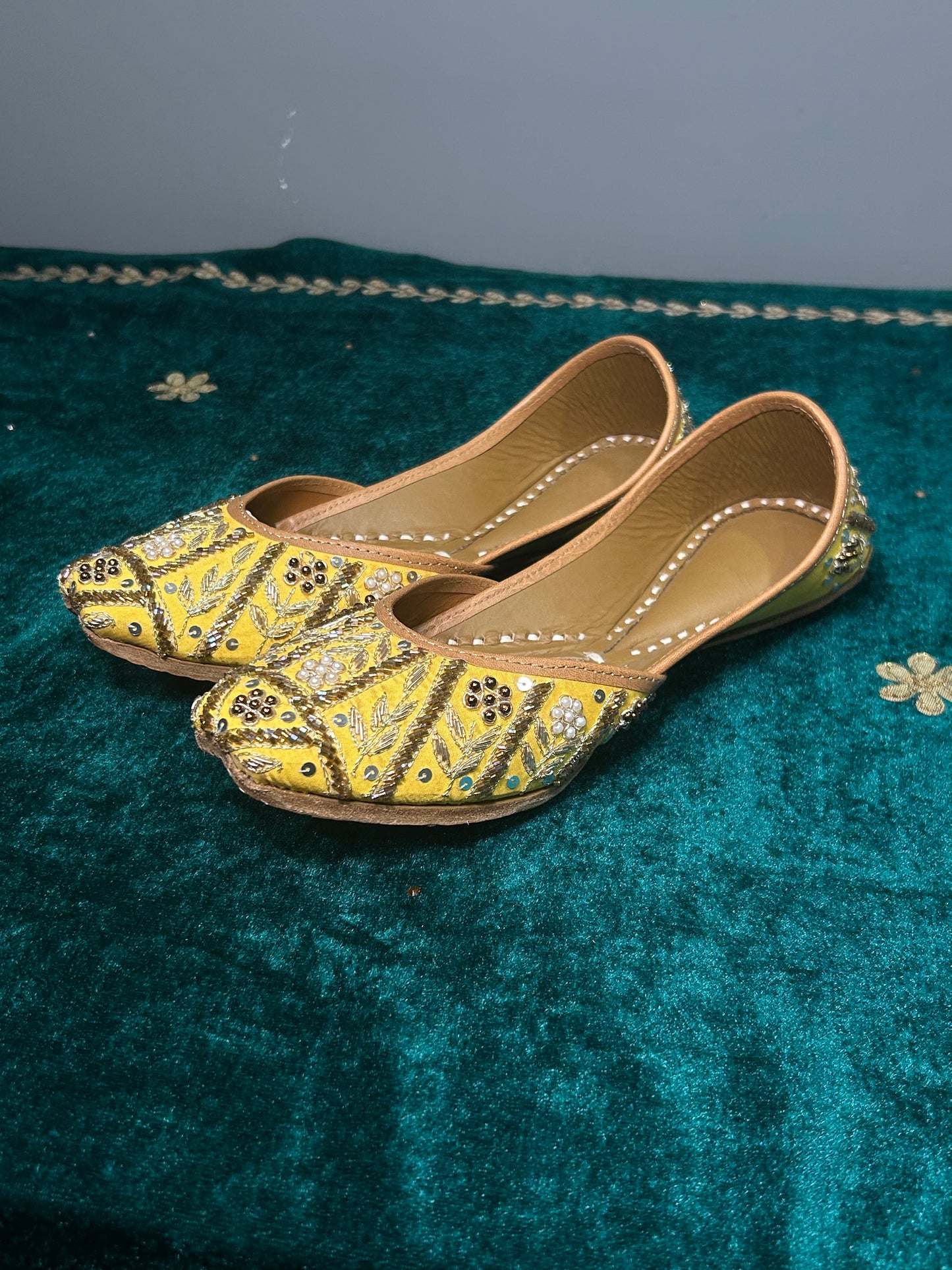 Yellow Punjabi Jutti