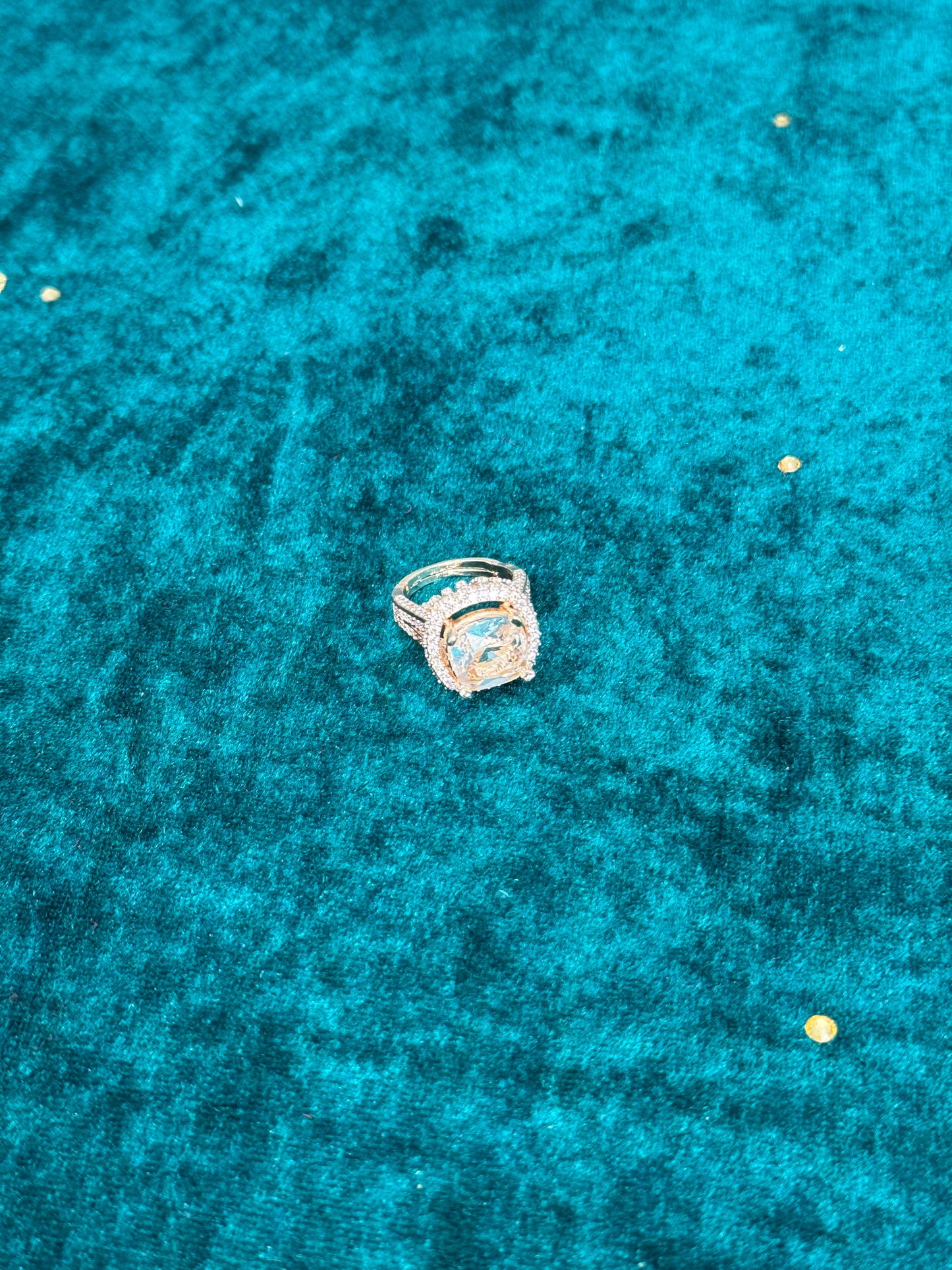 Gulzar White AD Ring