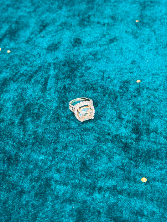 Gulzar White AD Ring