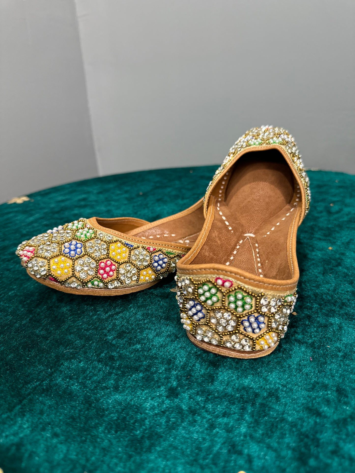 Mutli Stone Work Jutti