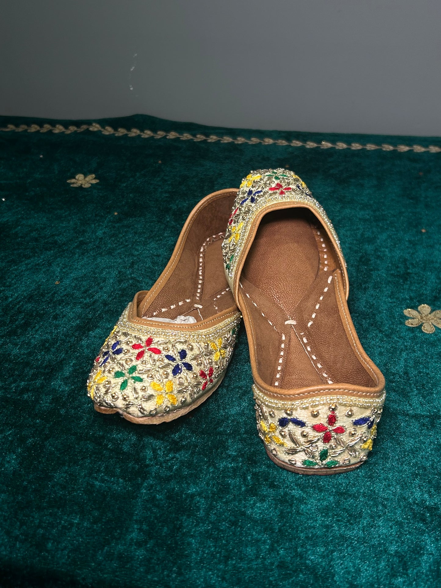 Golden Multicolour Star Jutti