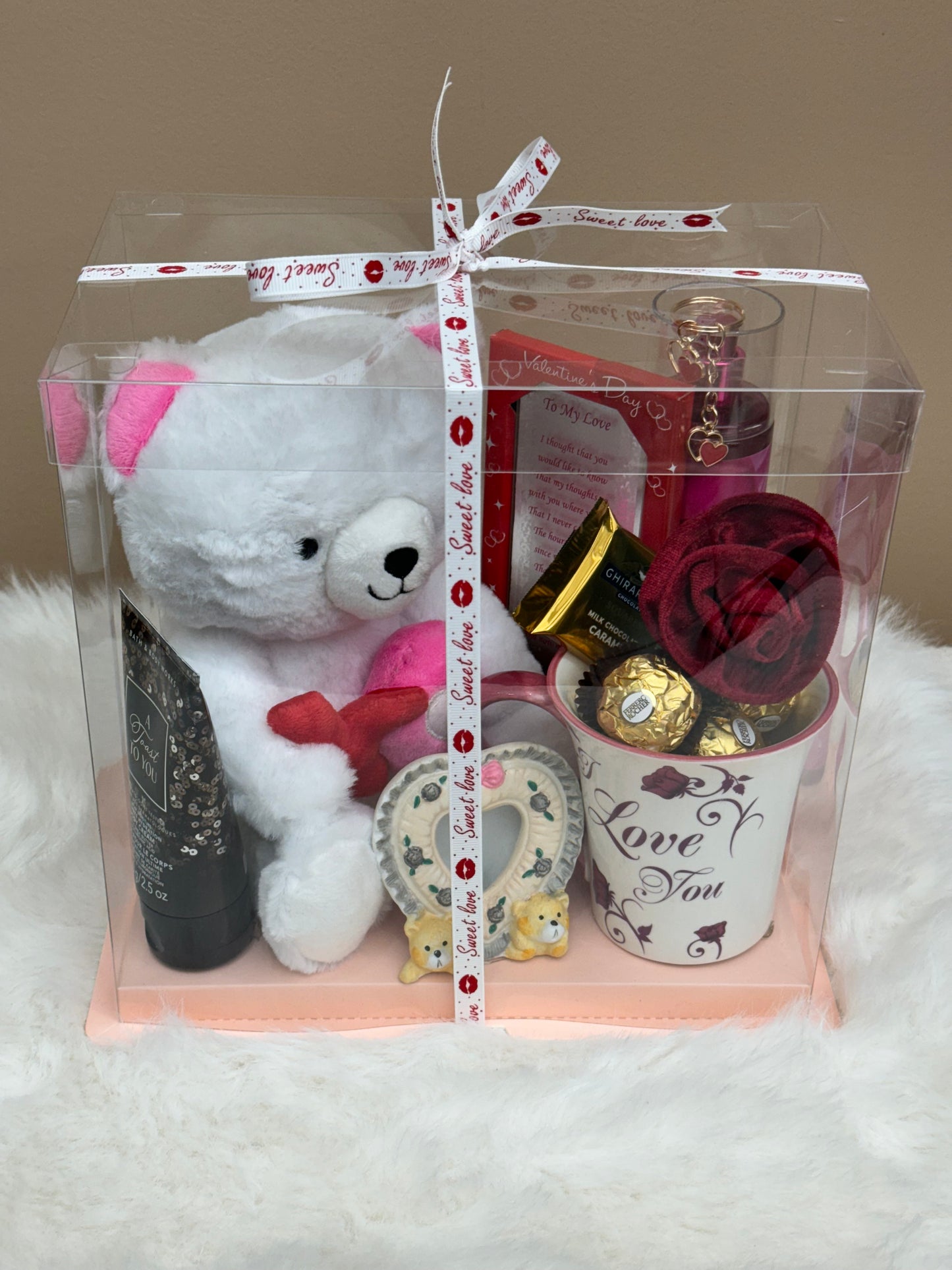 XO Valentine’s Clear Gift Box