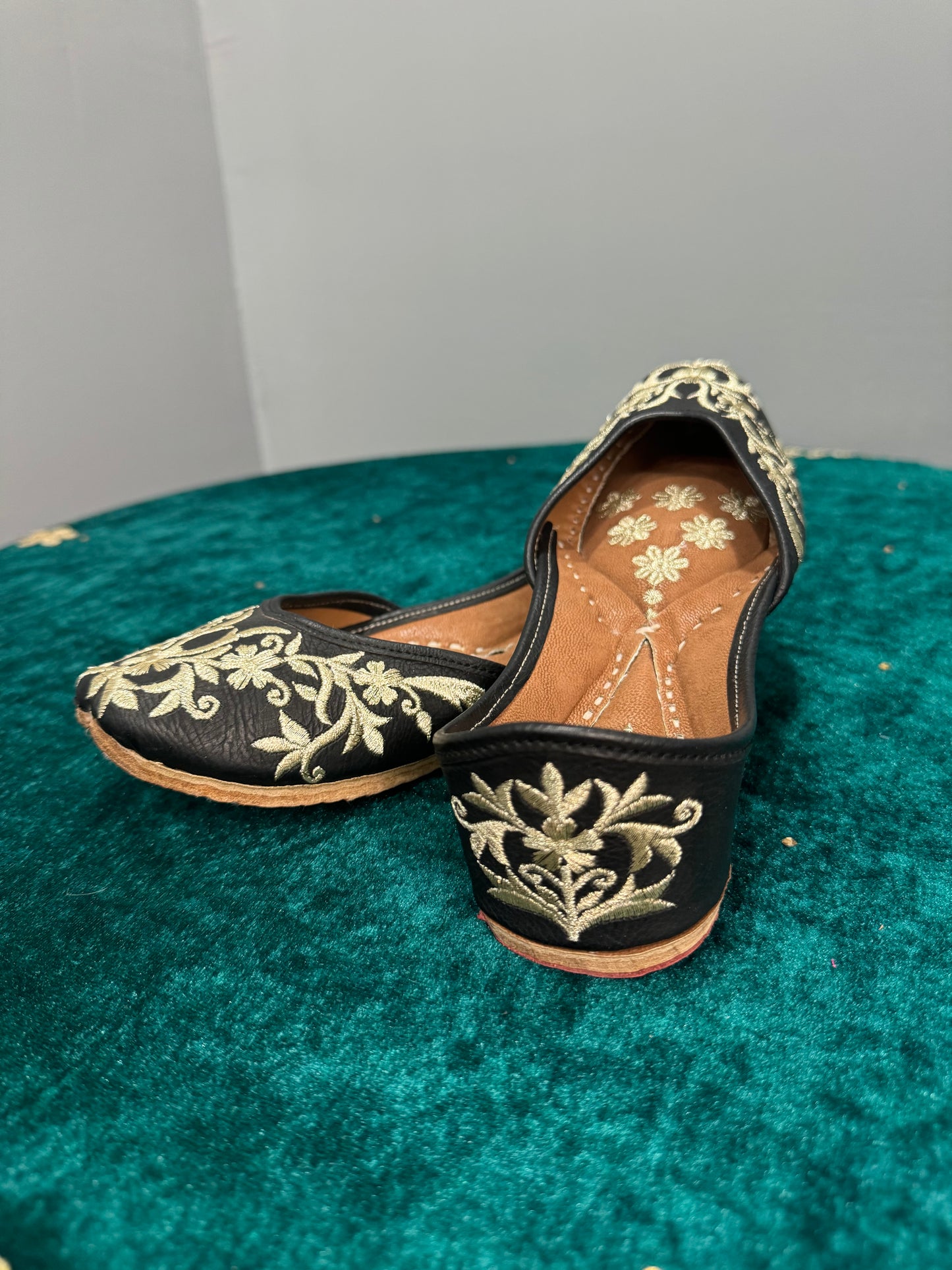 Black with Gold Work Jutti