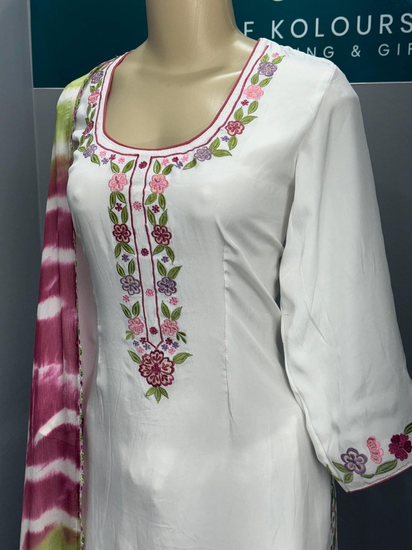 Safad Tagah Salwar Suit