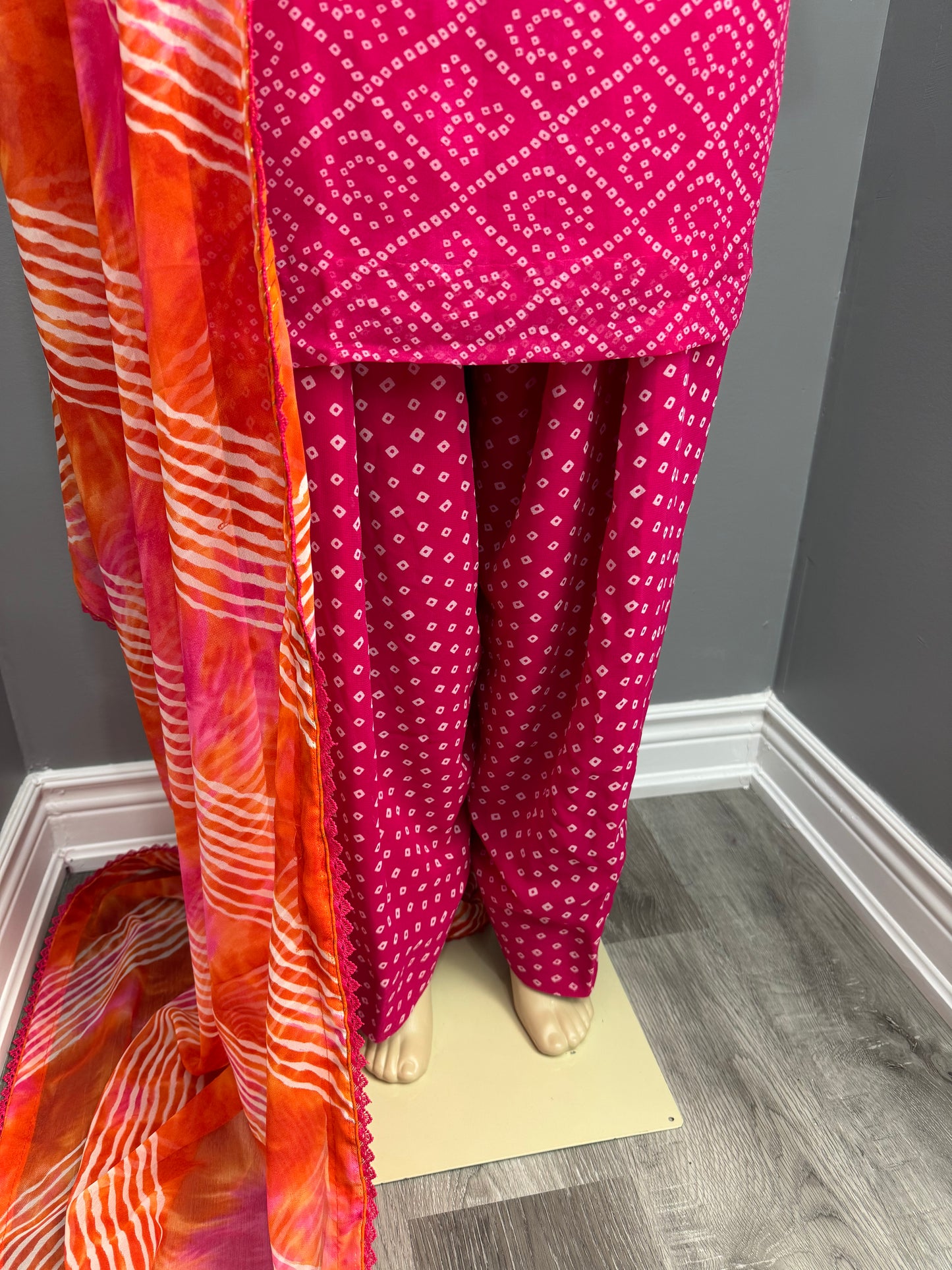 Santari Gulab Bandani Salwar Suit