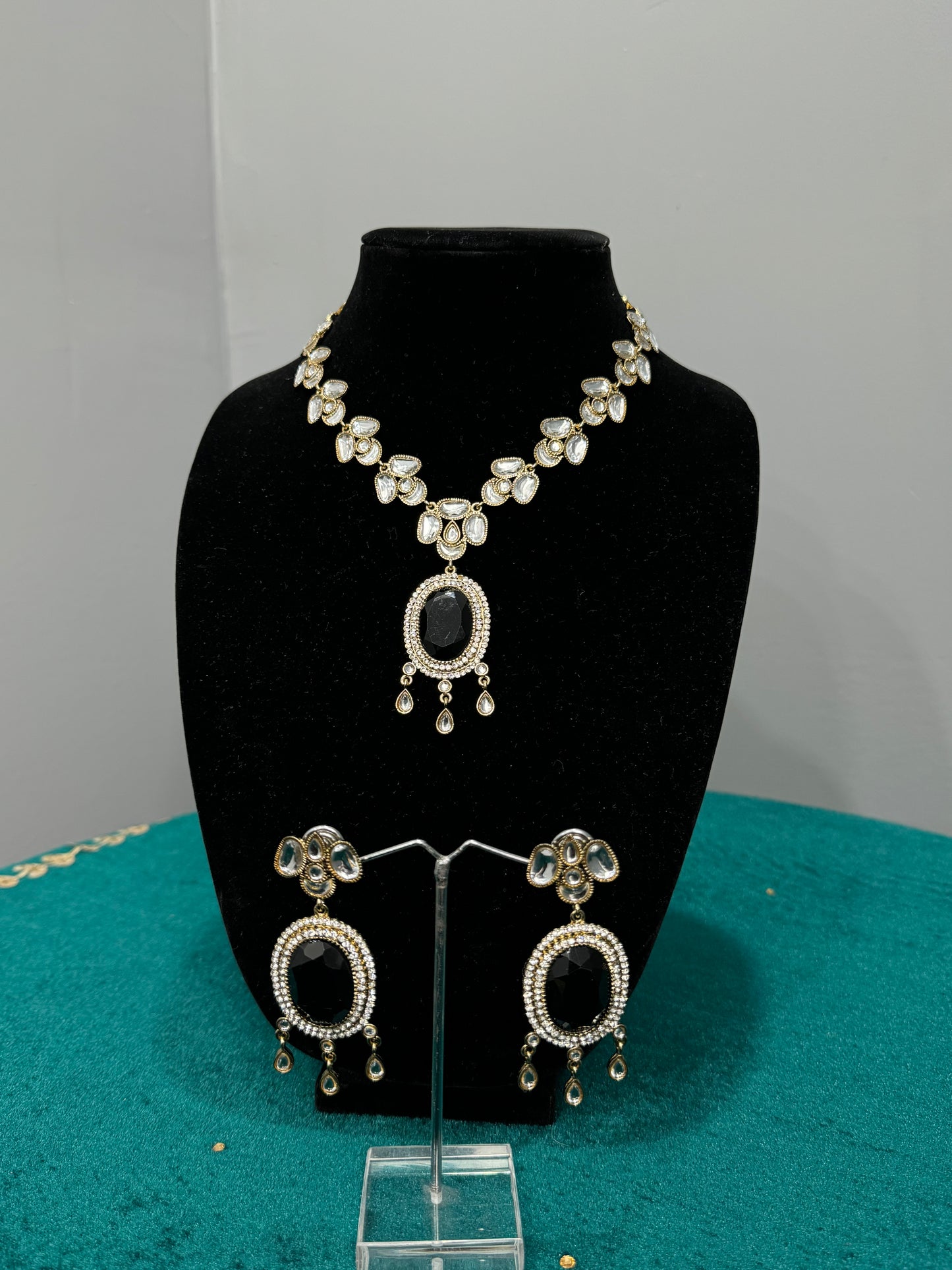 Elegant Black & Gold Jewelry Set