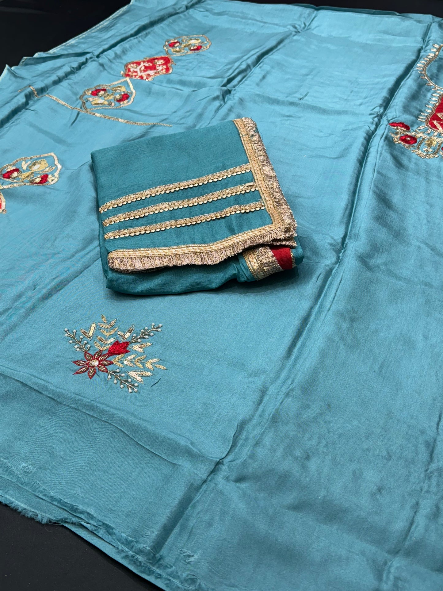 Neelphul Unstitched Suit