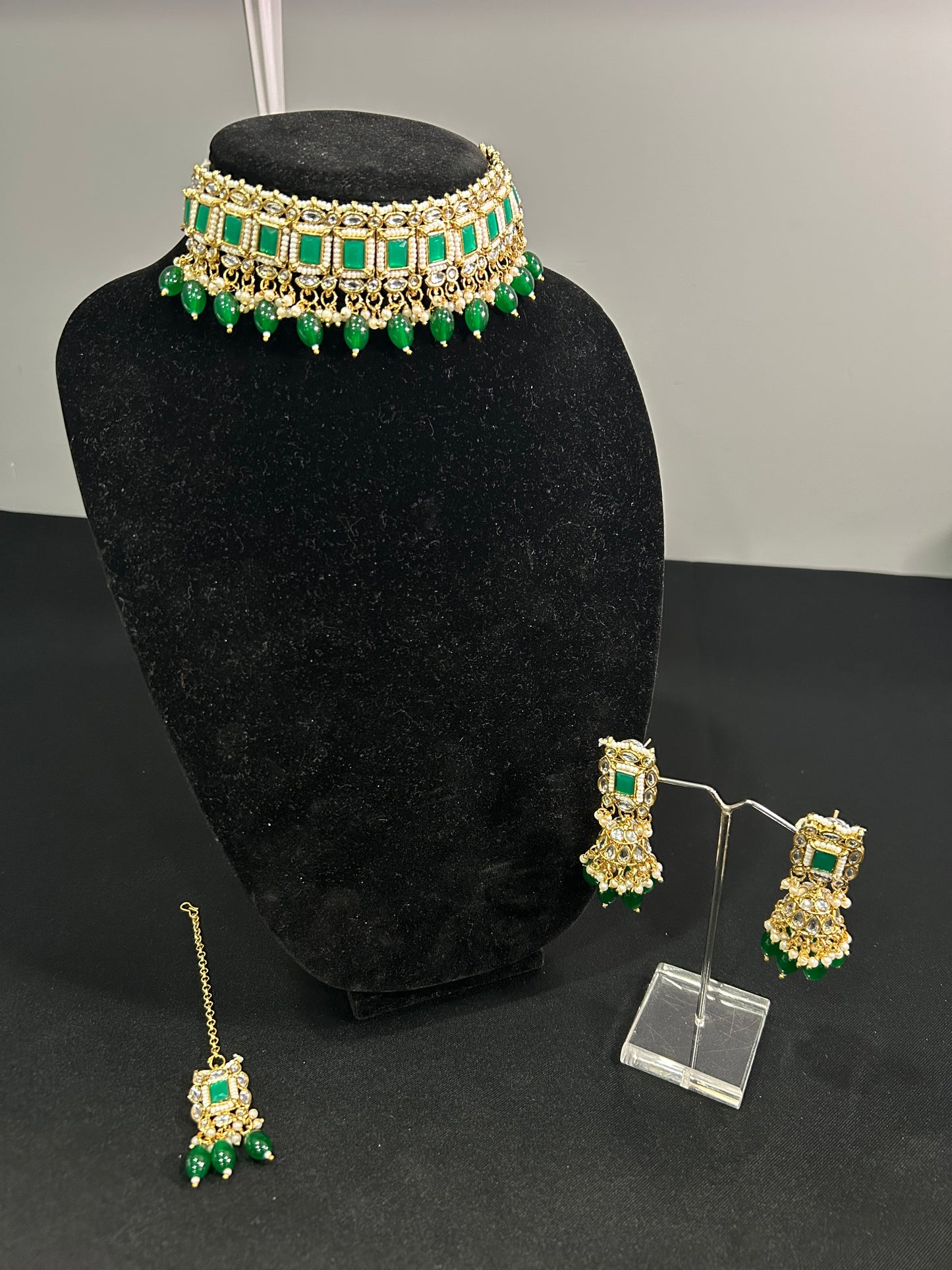 Alira Necklace Set