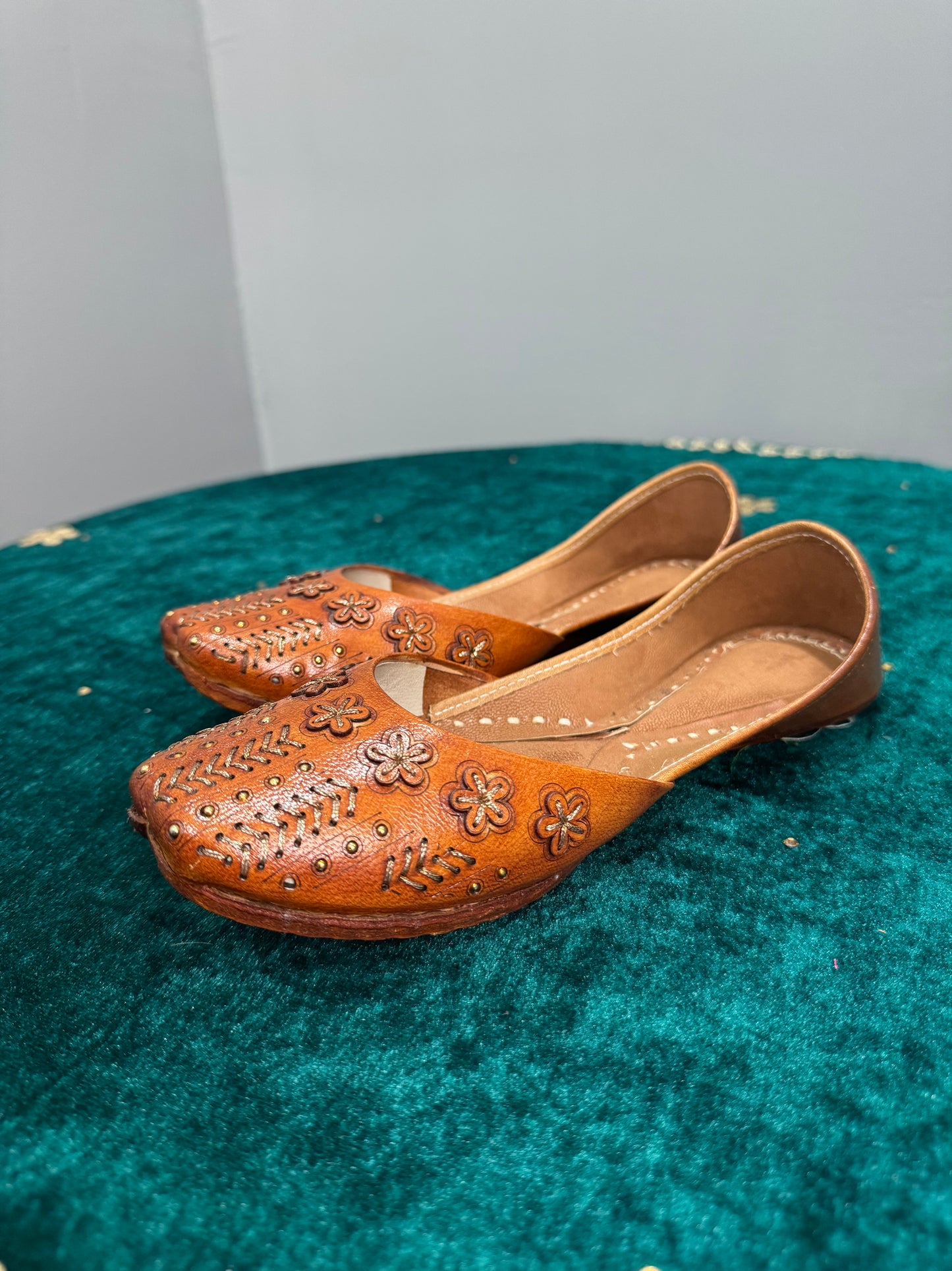 Brown Leather Flower Work Jutti