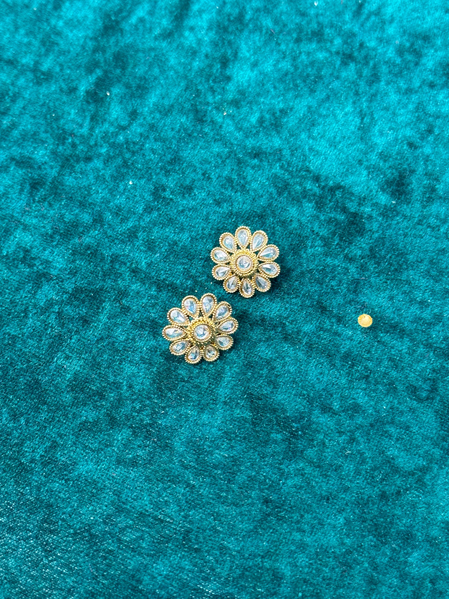 Snowlilly Flower Studs