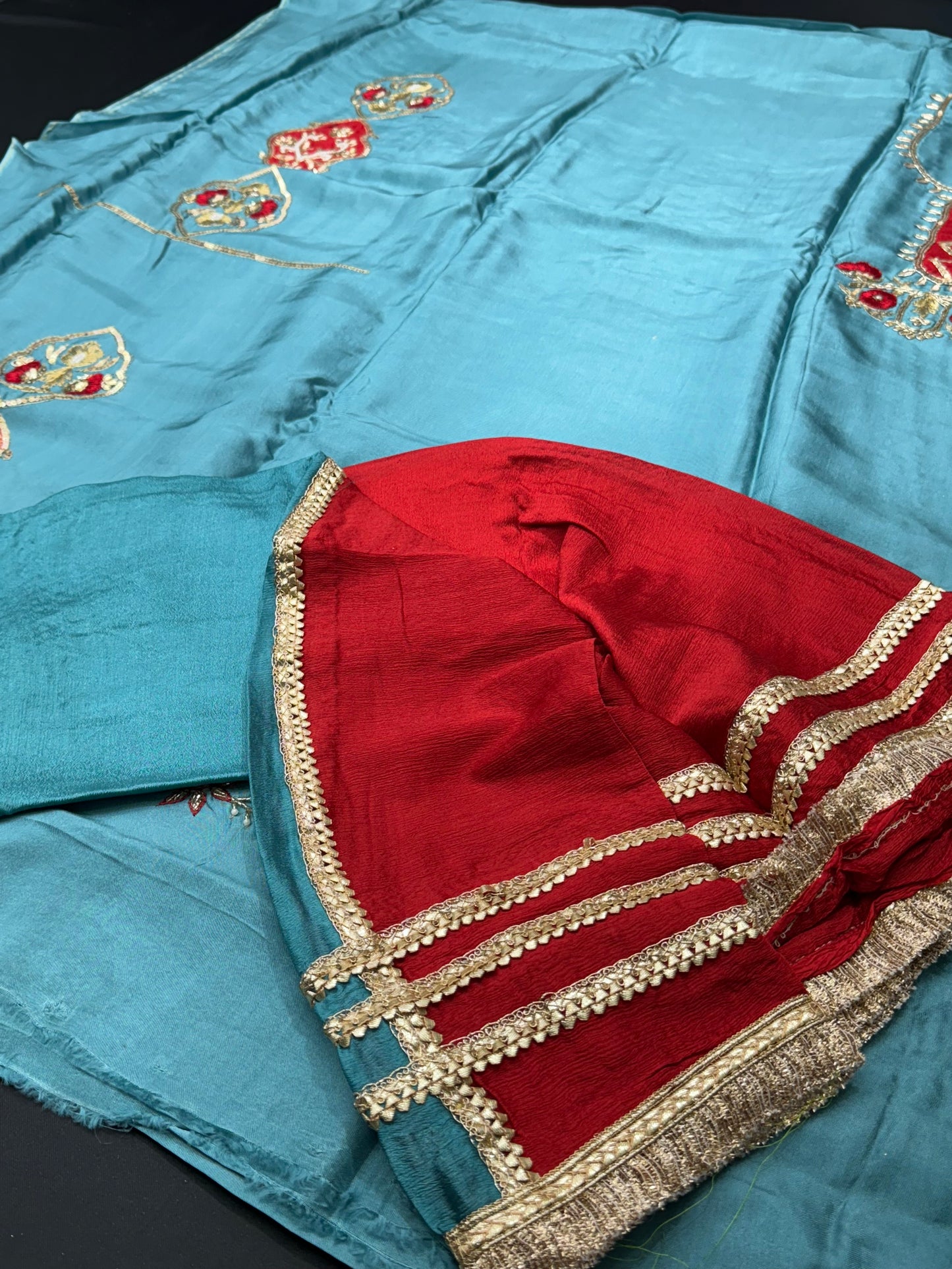 Neelphul Unstitched Suit