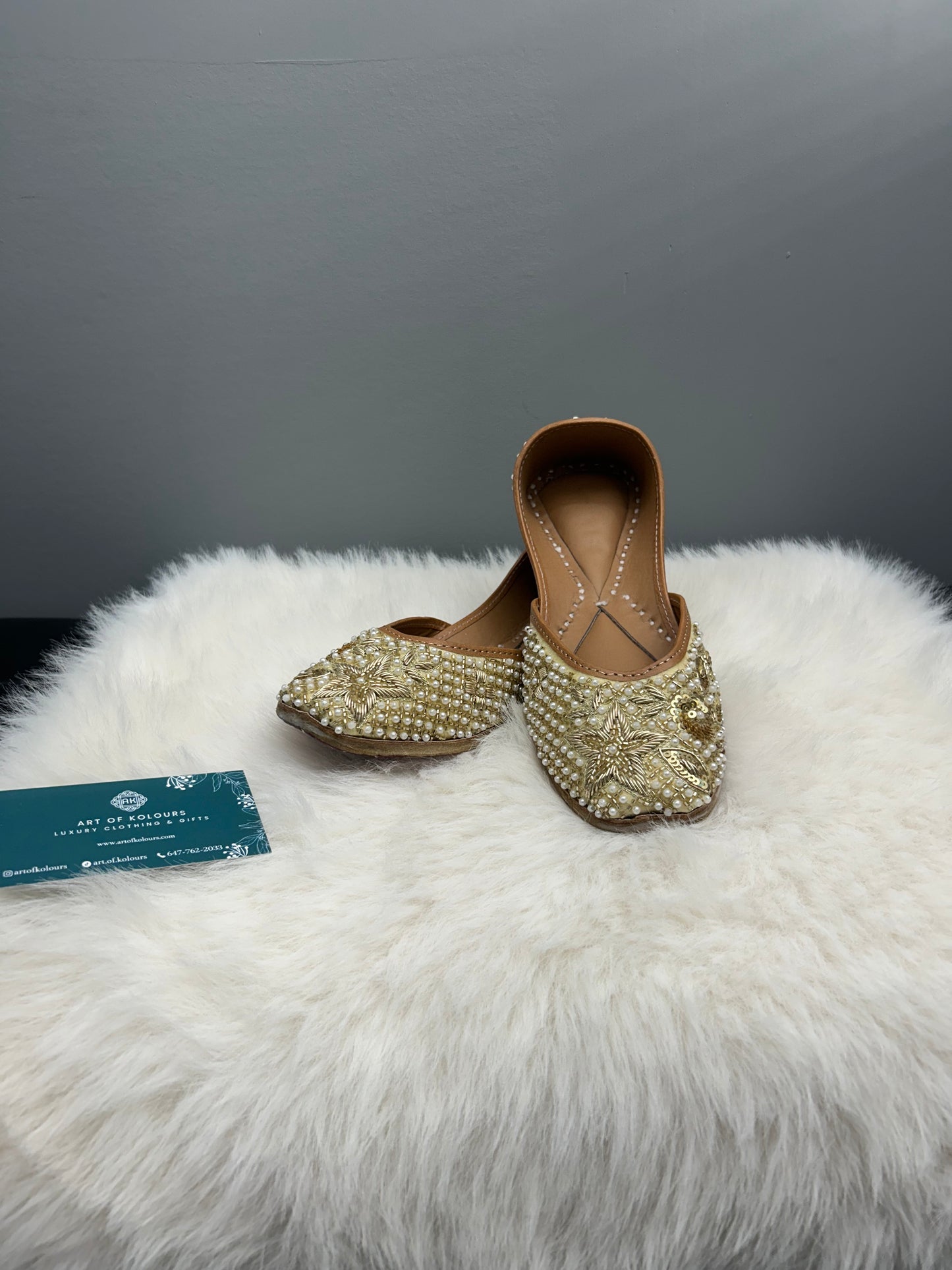 Gold Beaded Kundan Jutti