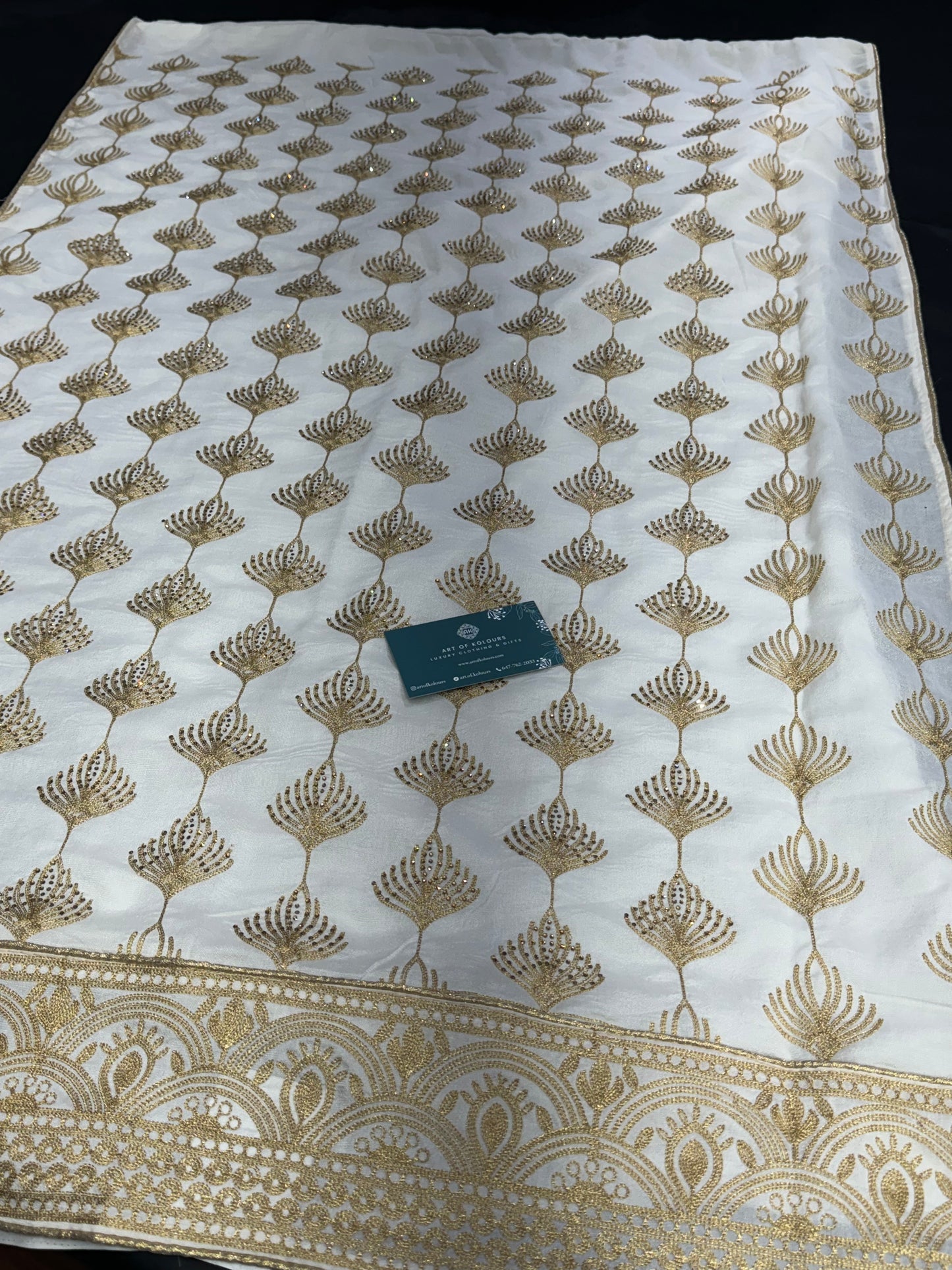 Soneri Safed Unstitched Suit