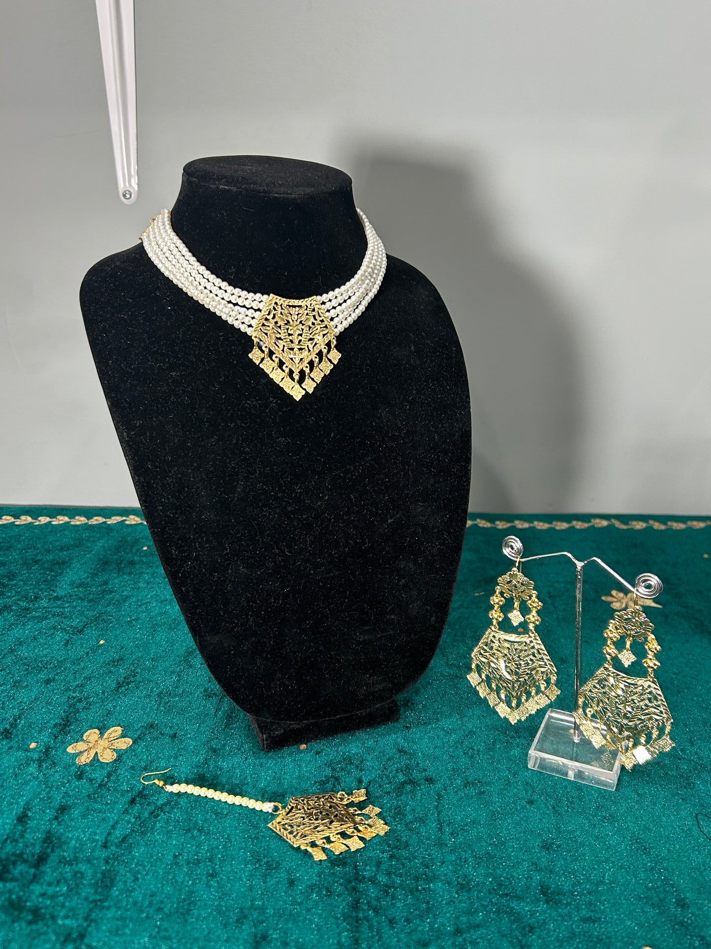 Gulab Jadau Necklace Set