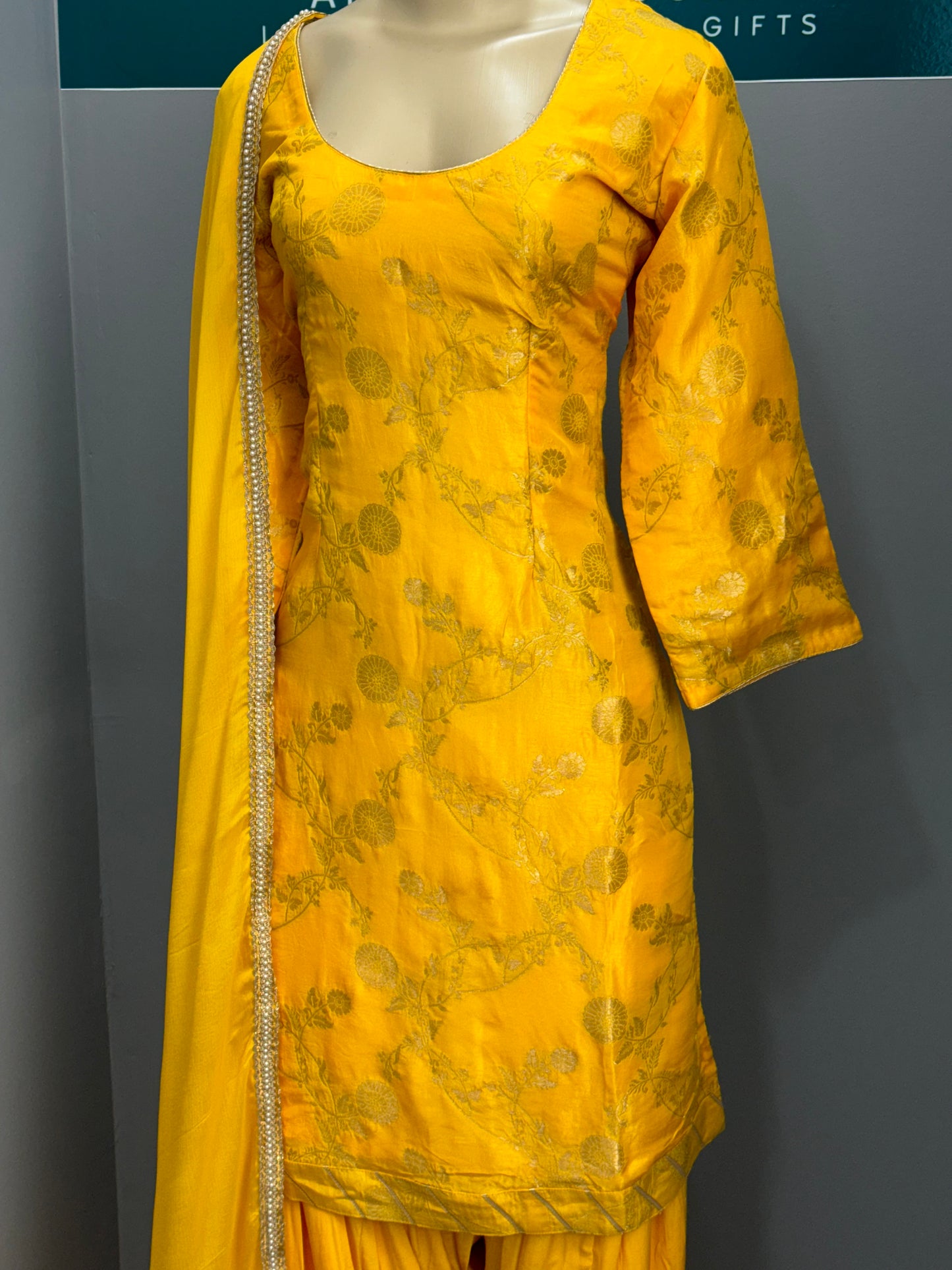 Banarsi Salwar Suit- AKW0002