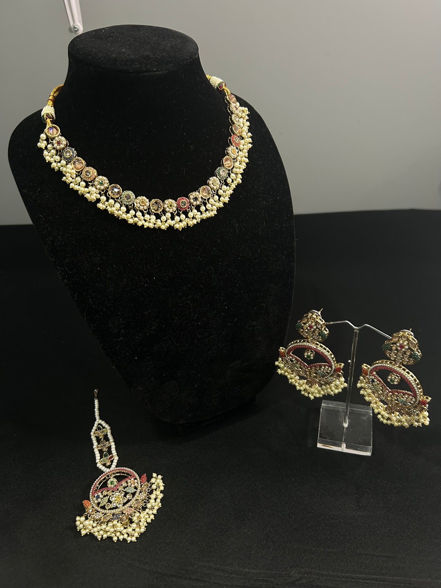 Eira Necklace Set