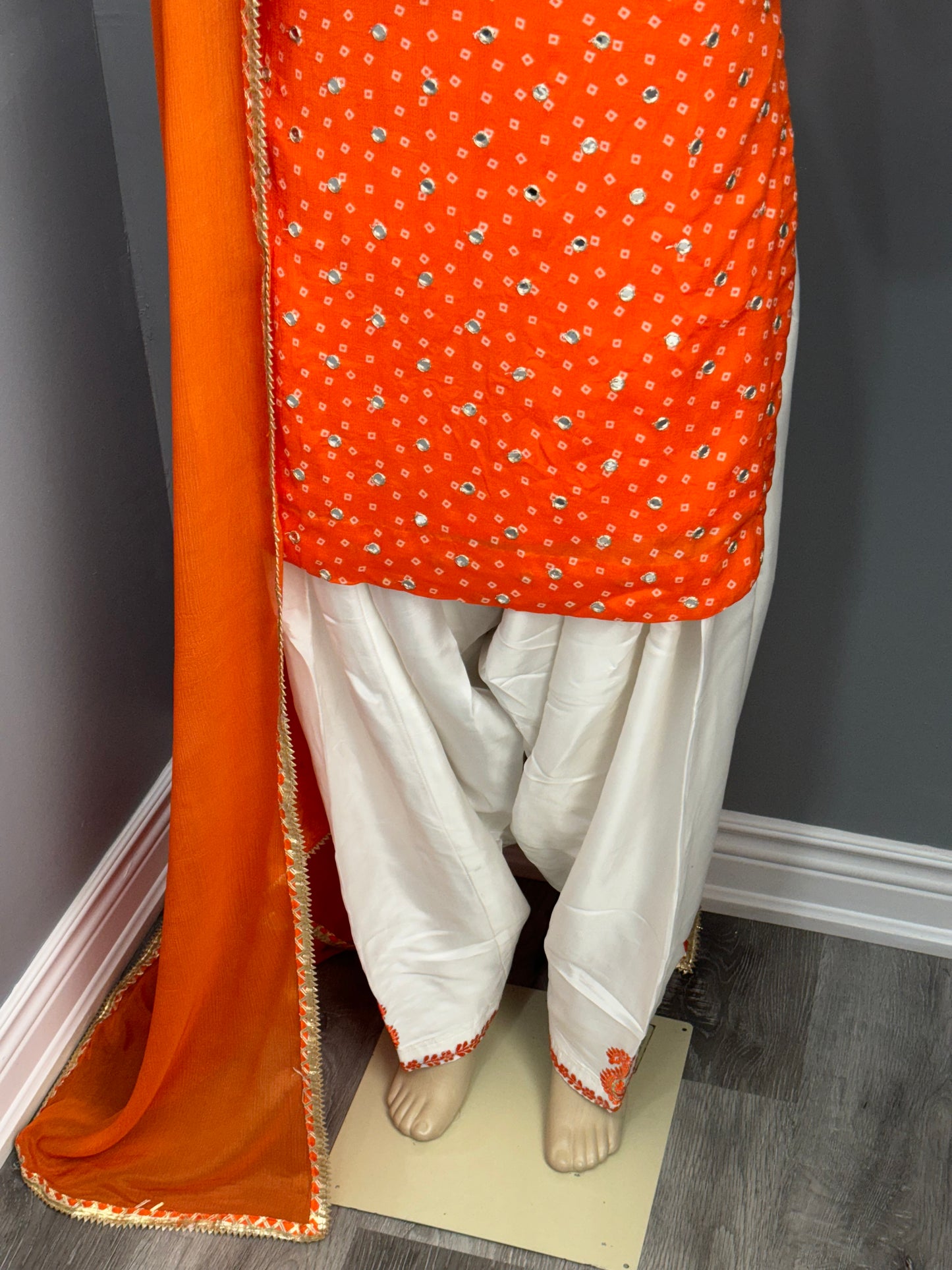 Bandhani Print Threadwork Suit- AK0304-0526