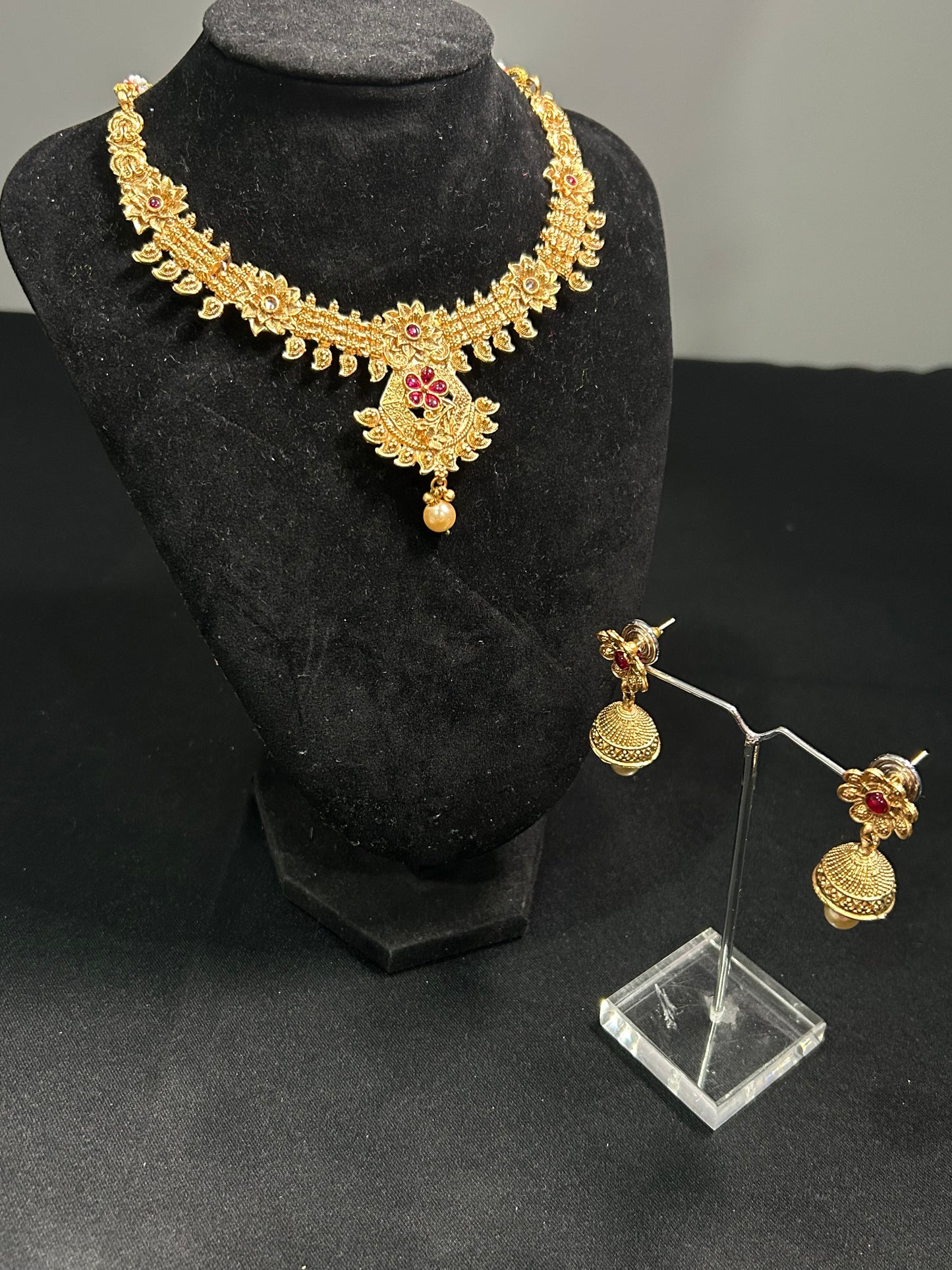Naaz Necklace Set