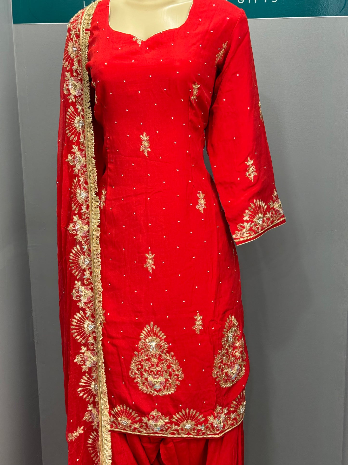 Noor E Gulabi Handwork Salwar Suit