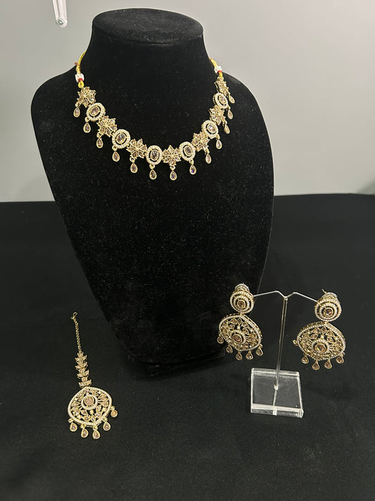 Smriti Necklace Set