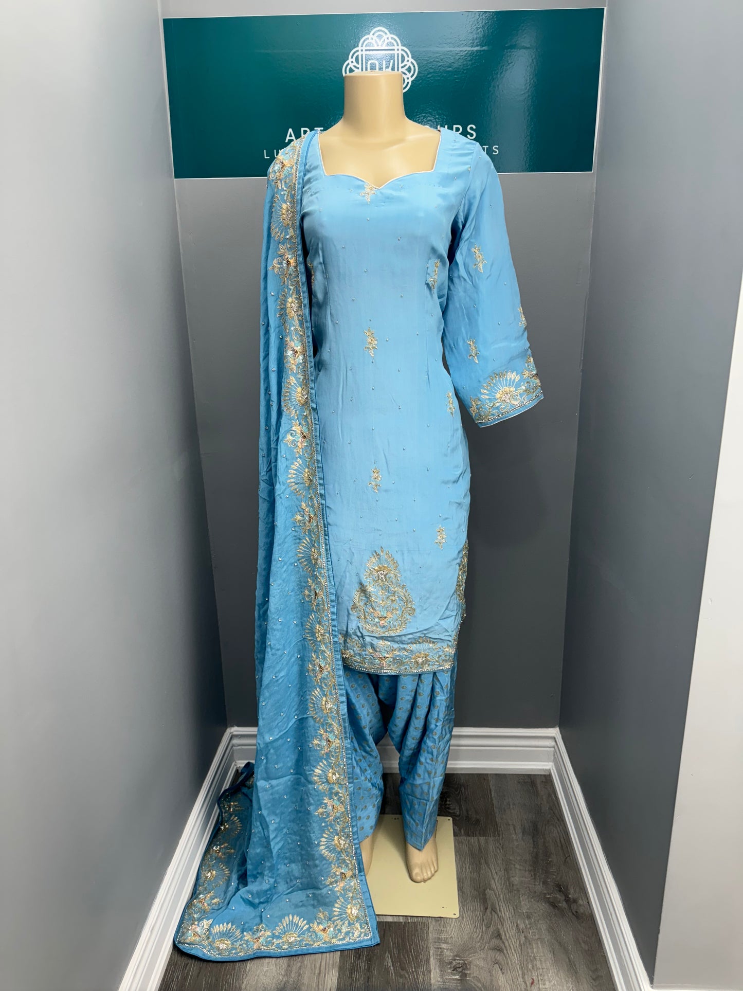 Noor E Gulabi Handwork Salwar Suit