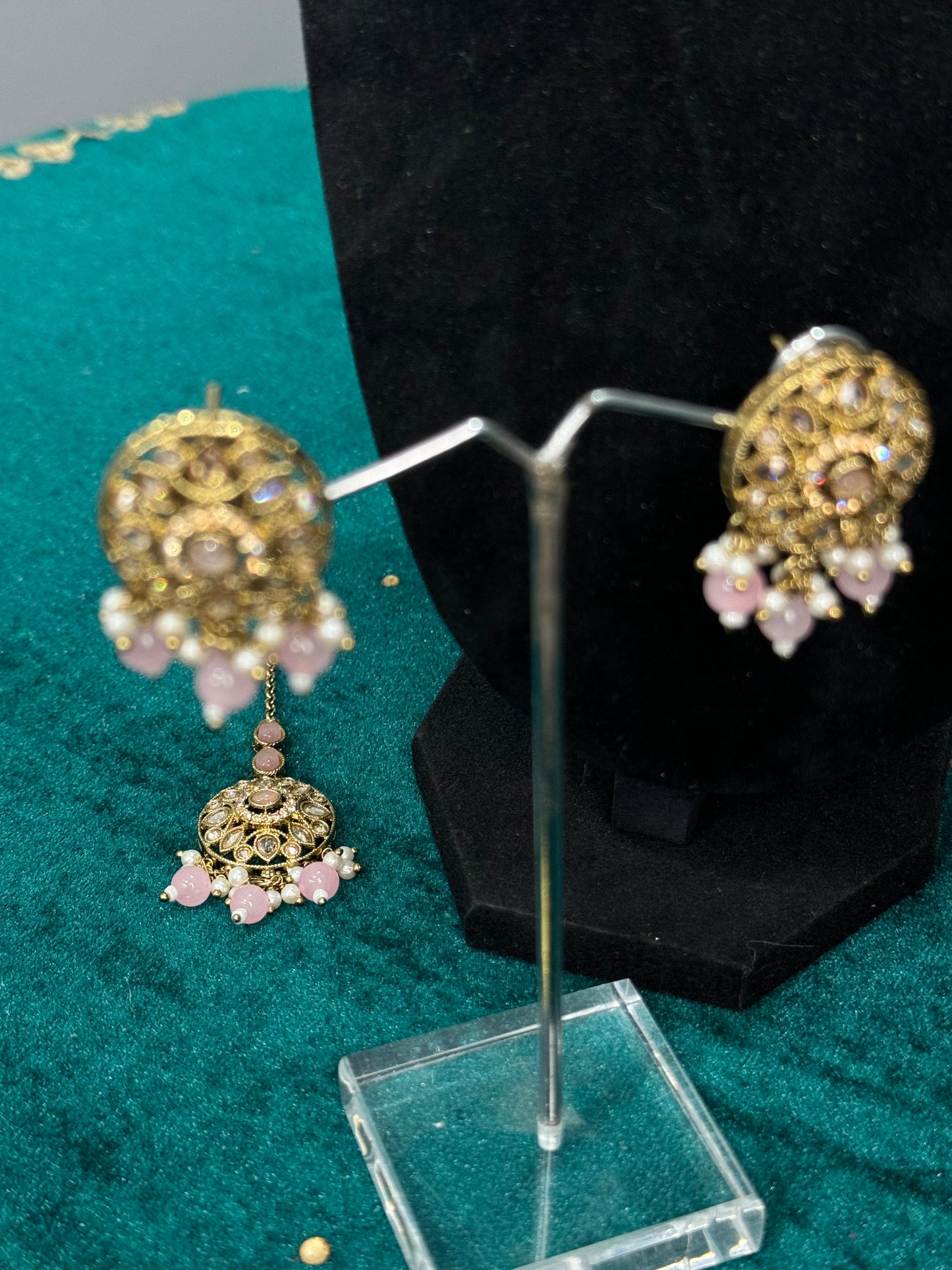 Elegant Baby Pink Stone Choker Set