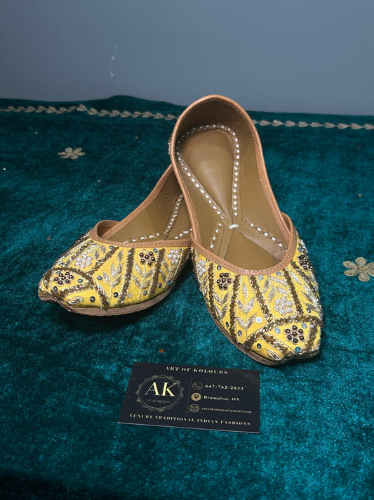 Yellow Punjabi Jutti