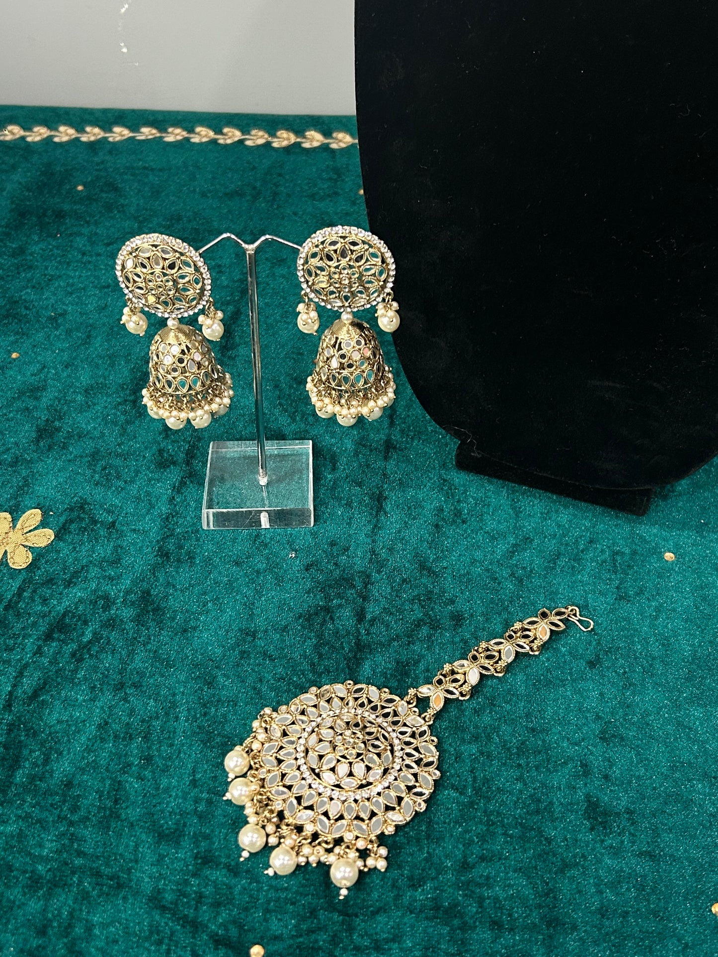 Classic White Pearl Gold Necklace Set