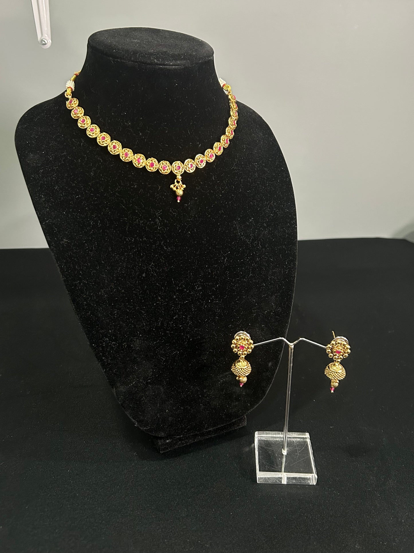 Ishita Necklace Set