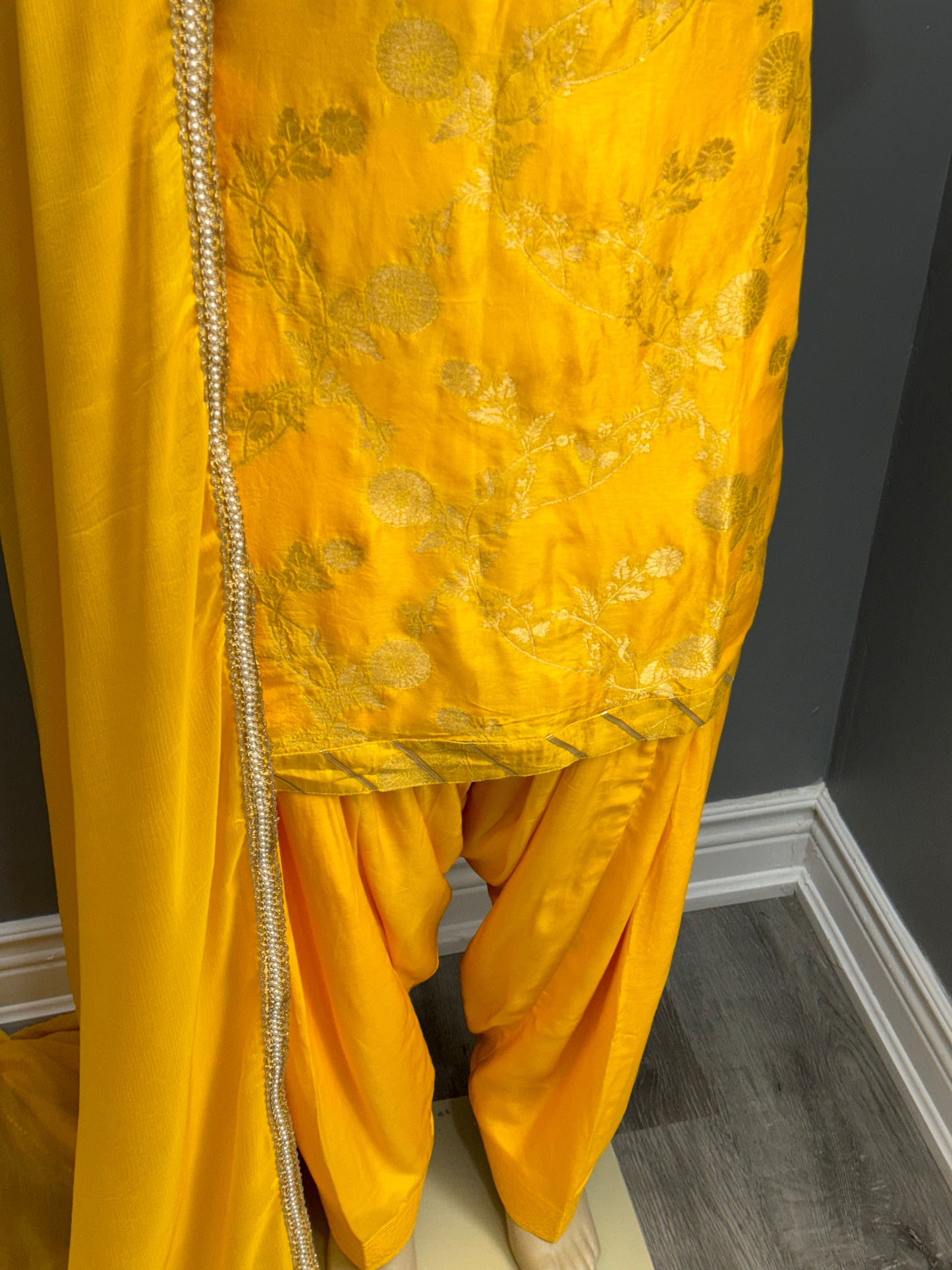 Banarsi Salwar Suit- AKW0002