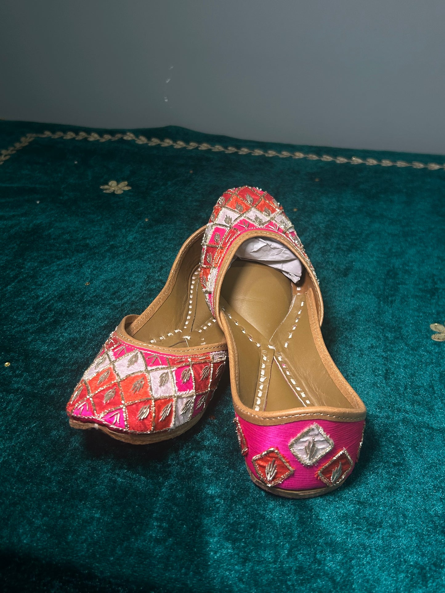 Handwork Phulkari Jutti